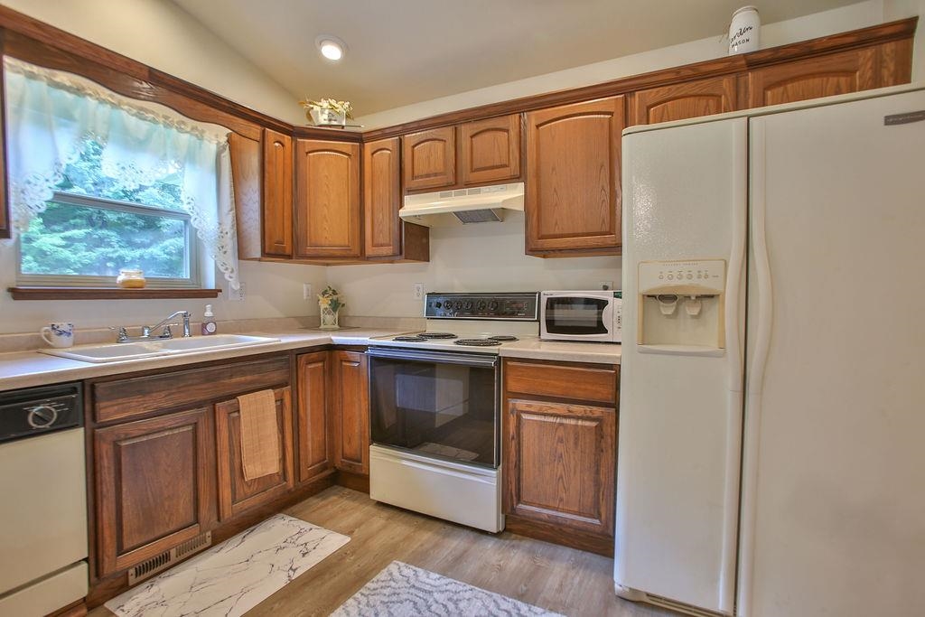 1073 Oak Road Property Photo 10