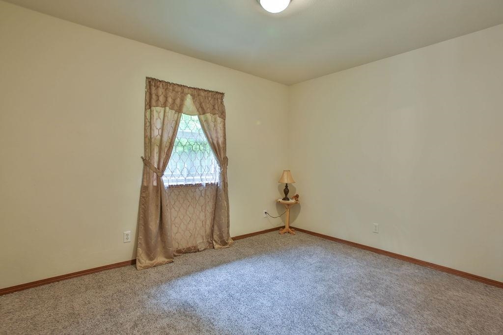 1073 Oak Road Property Photo 15