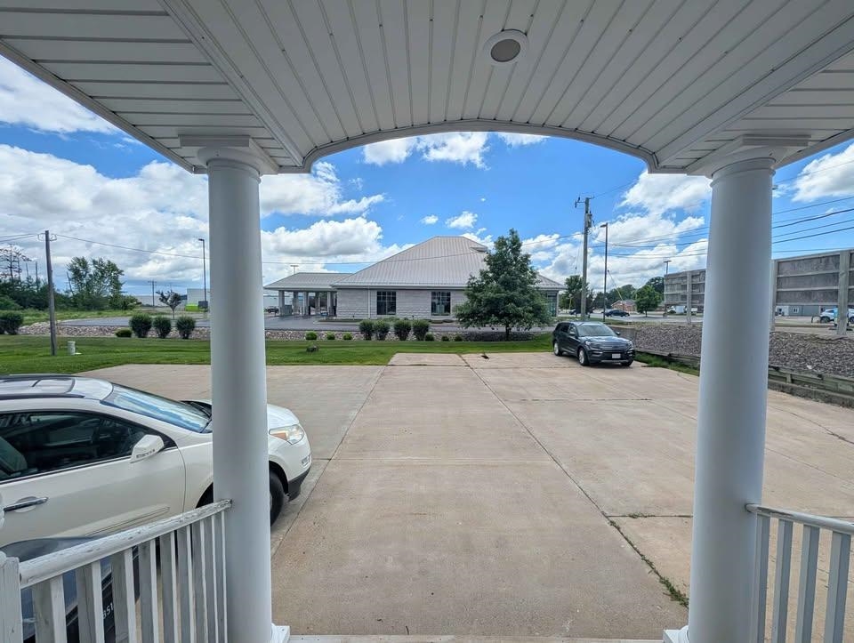 830 E Broadway Avenue Property Photo 2