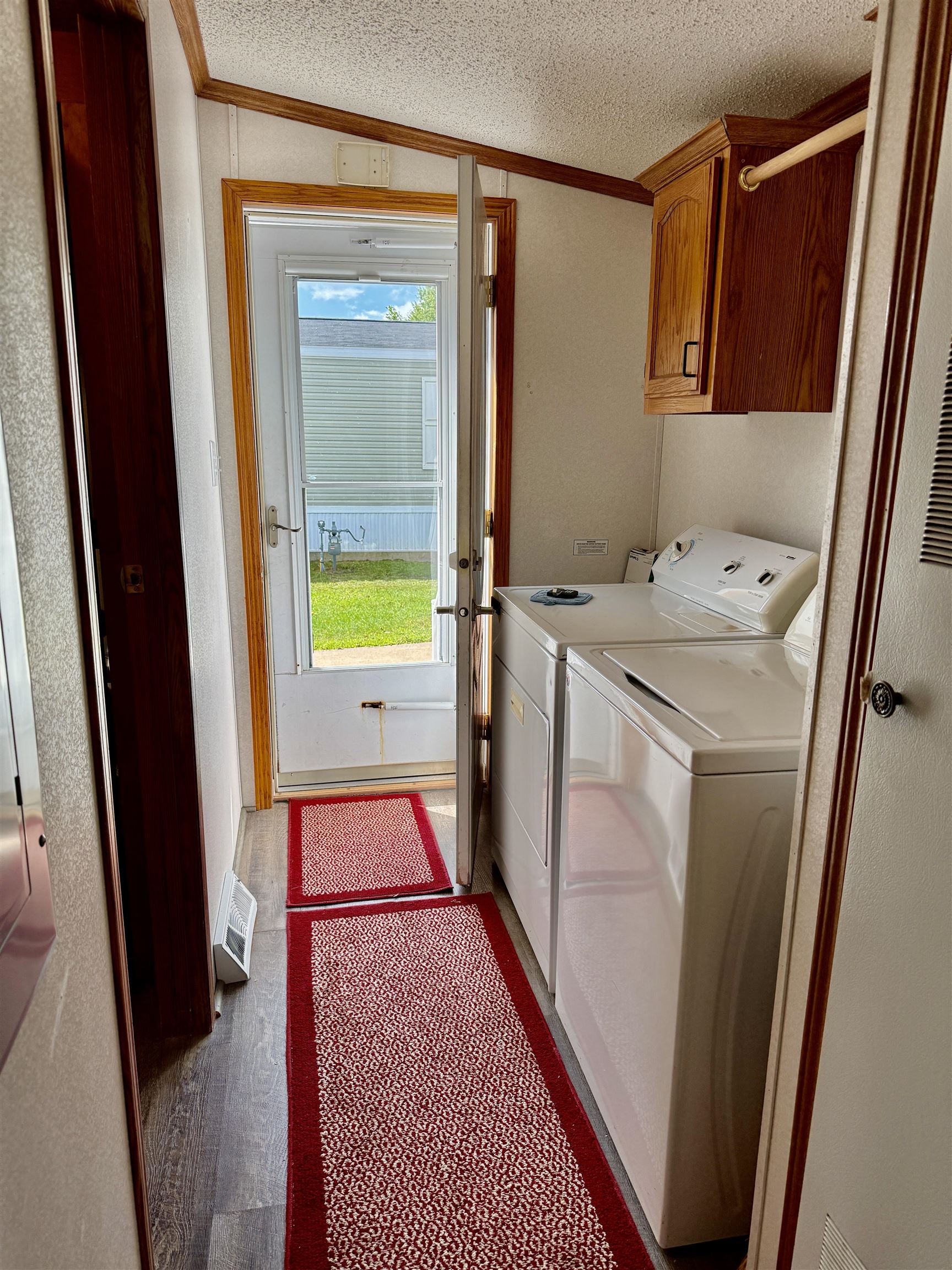 469 Sarah Street Property Photo 32