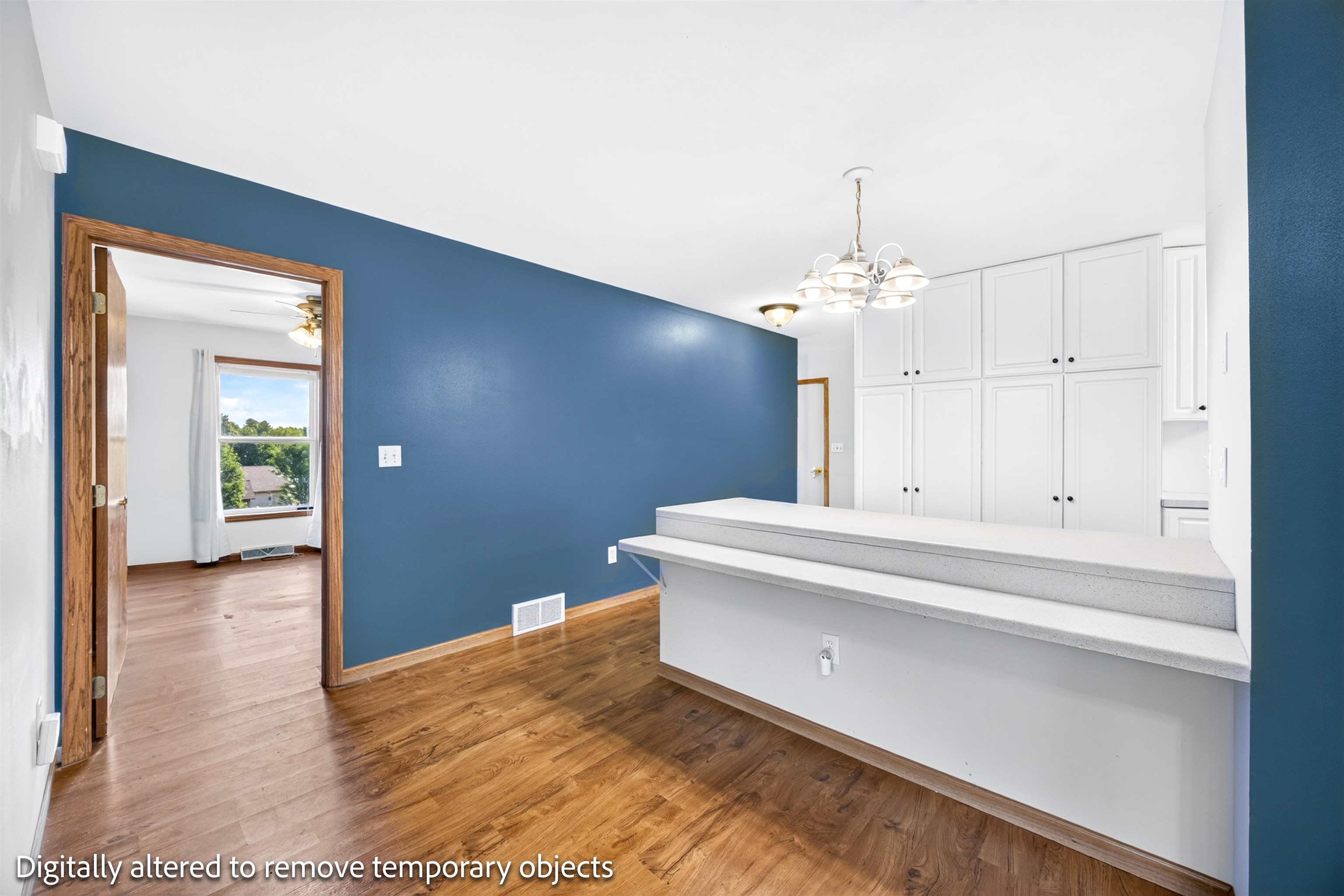 327 S 56th Avenue Property Photo 7