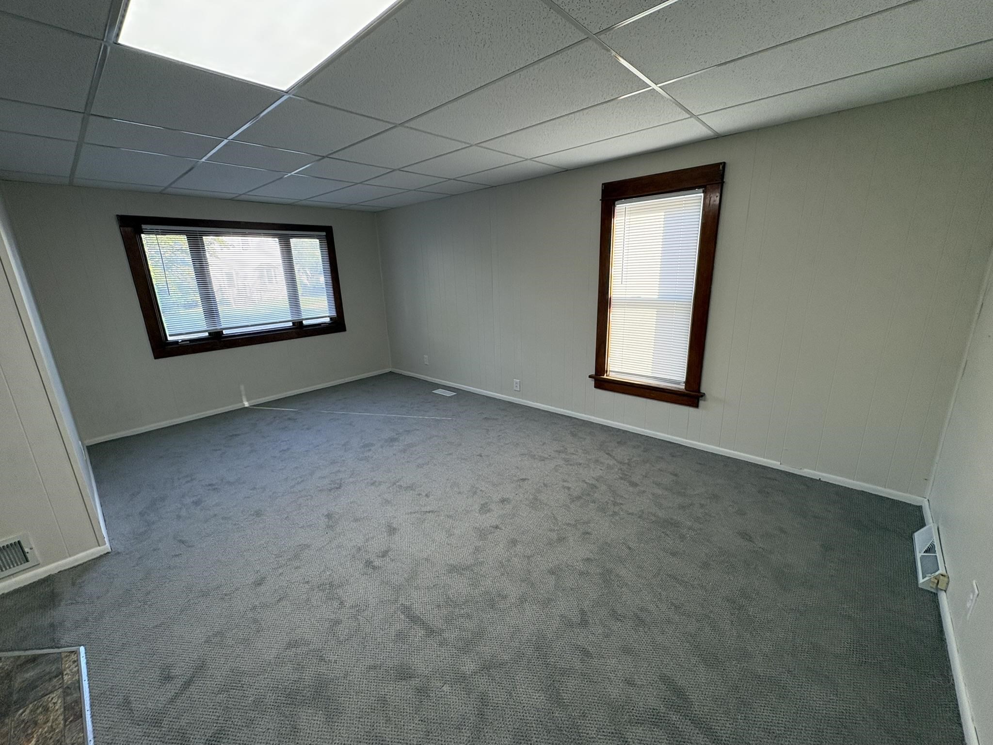 810 S Vine Avenue Property Photo 4