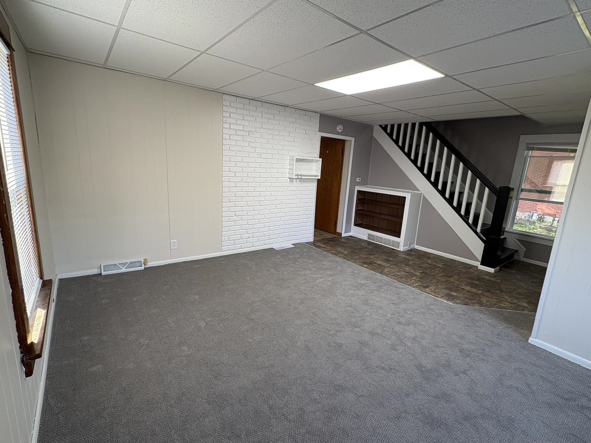 810 S Vine Avenue Property Photo 5