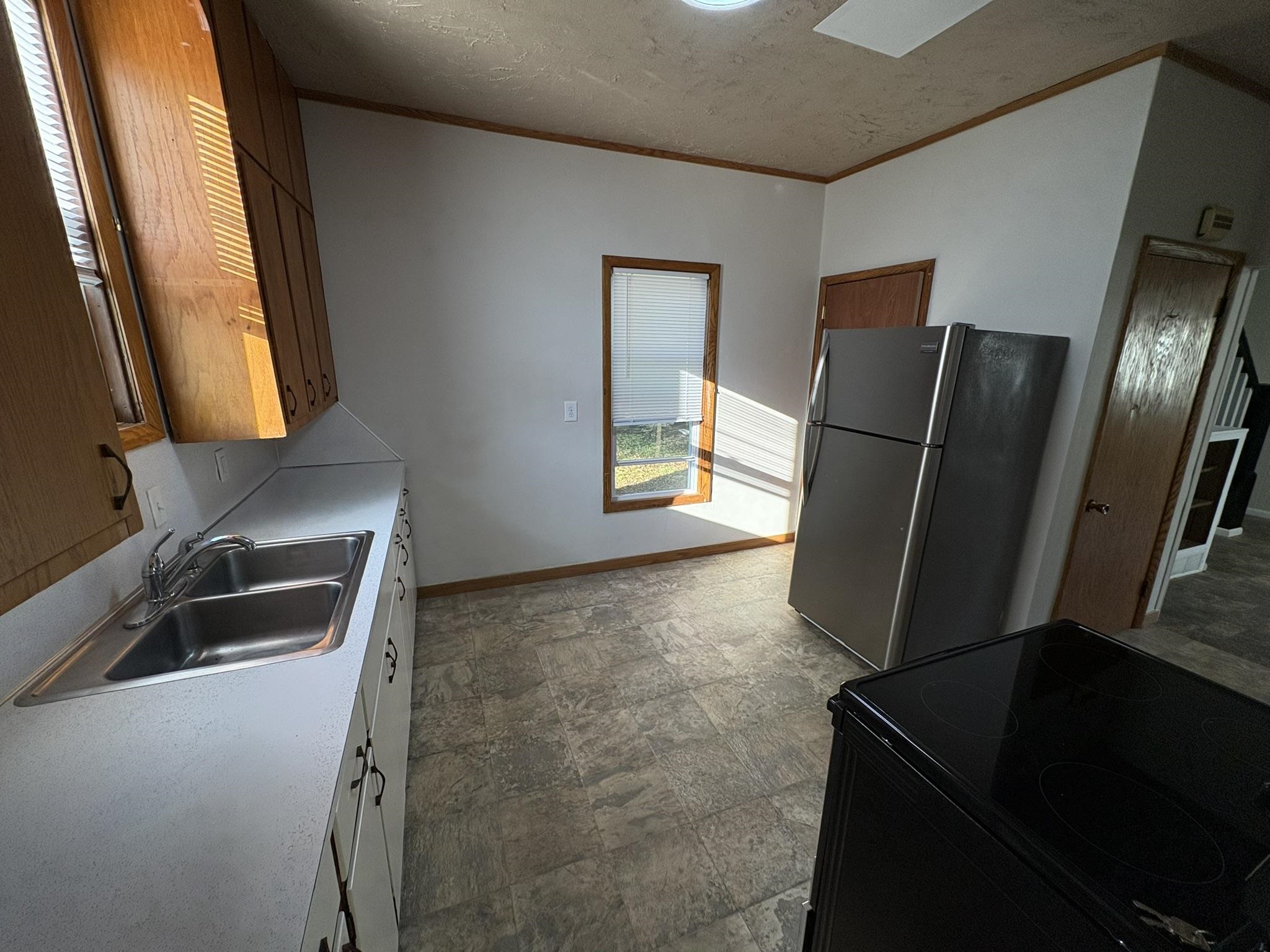 810 S Vine Avenue Property Photo 10