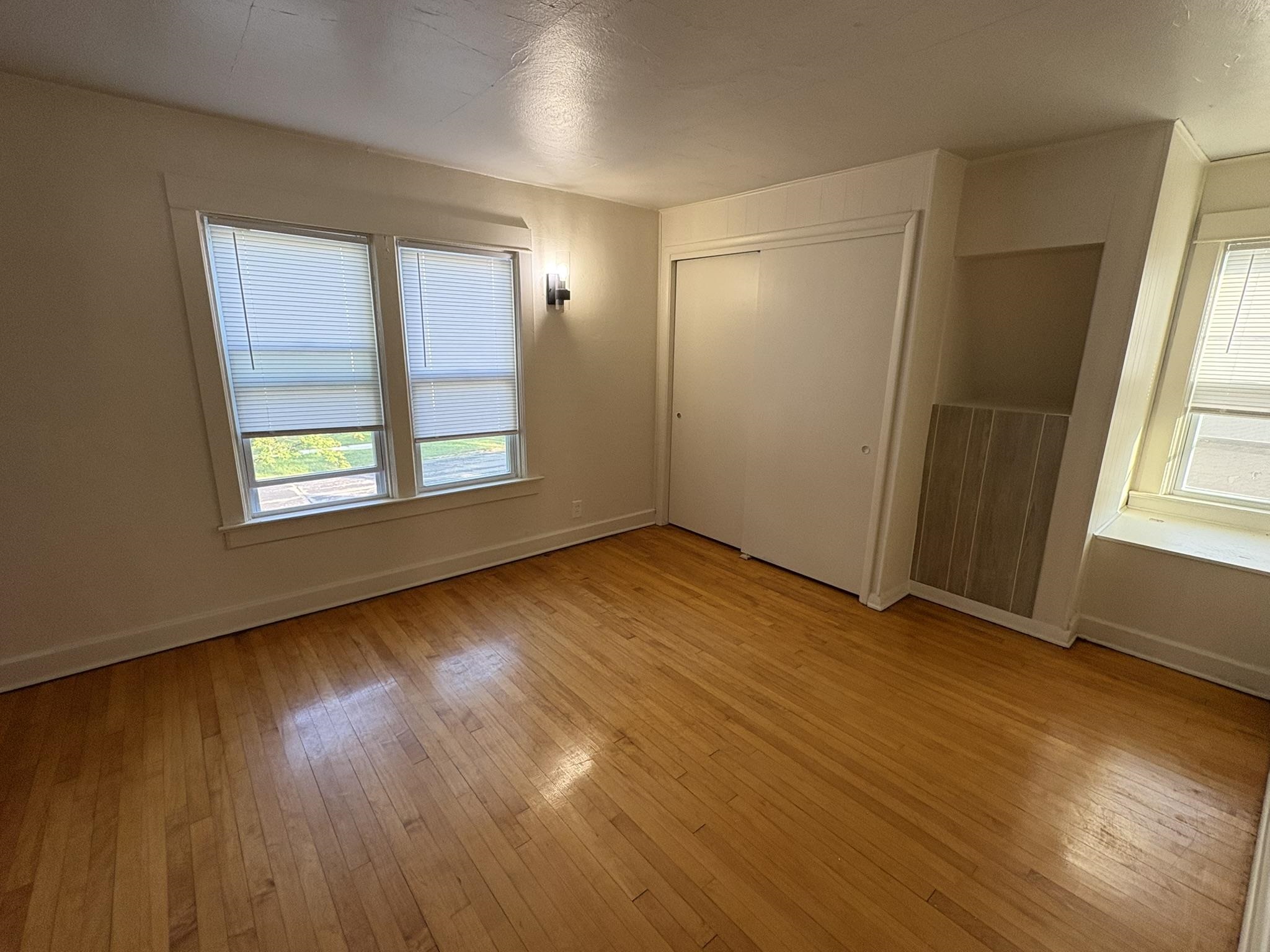 810 S Vine Avenue Property Photo 14
