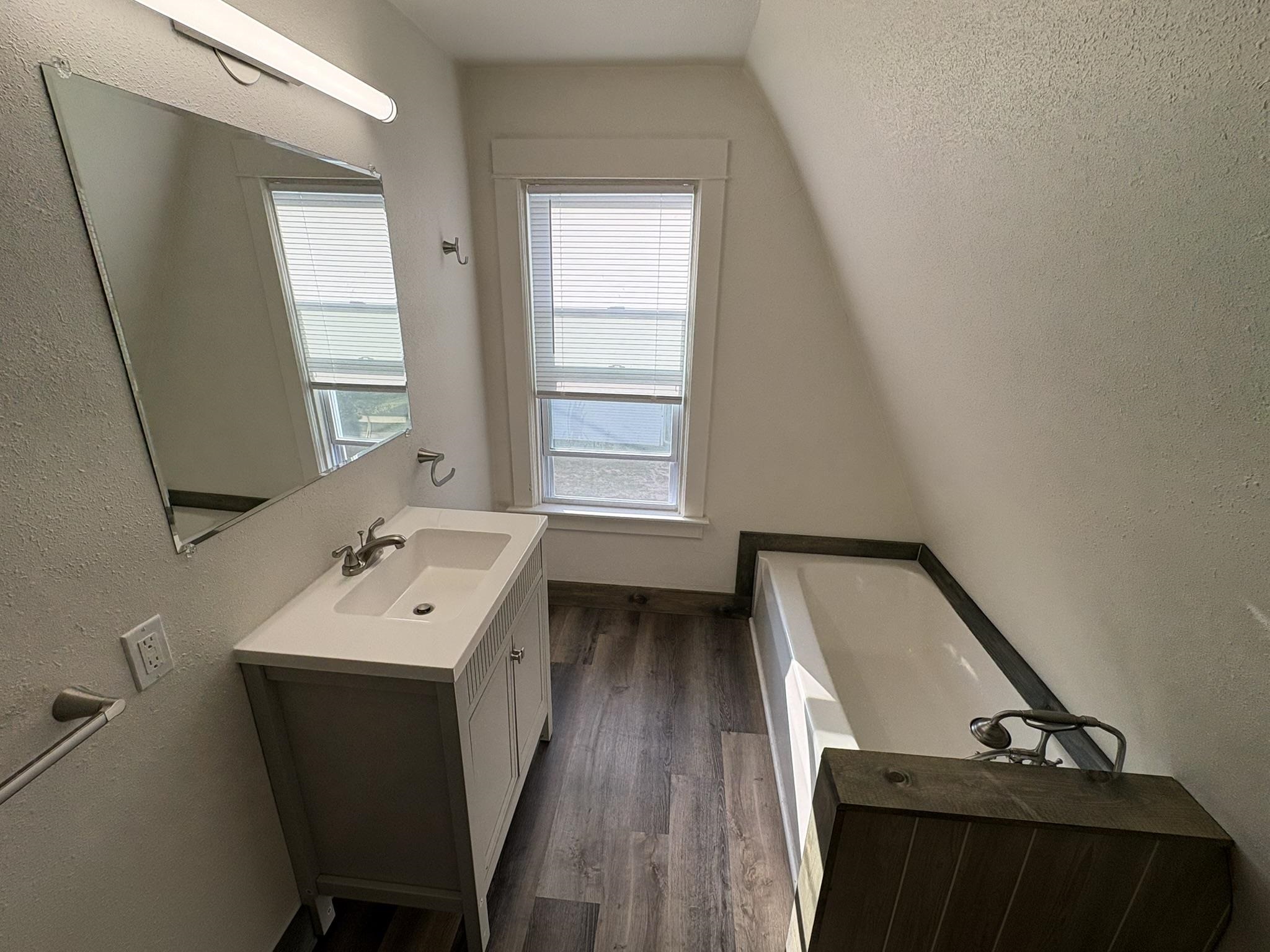810 S Vine Avenue Property Photo 16