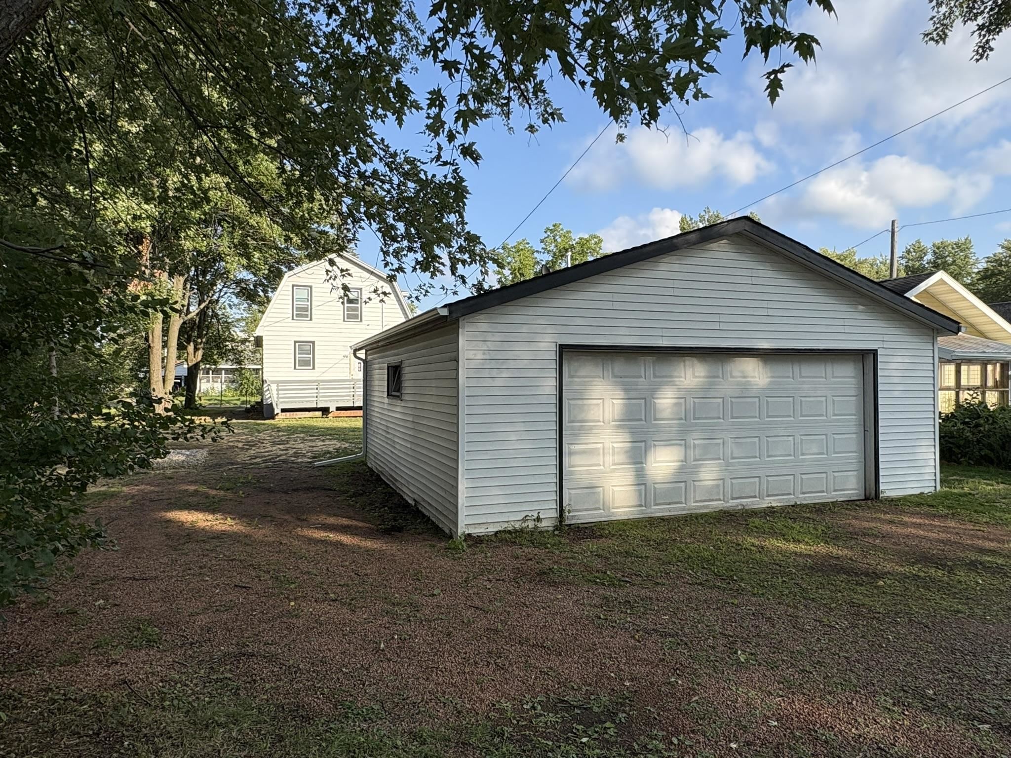 810 S Vine Avenue Property Photo 22