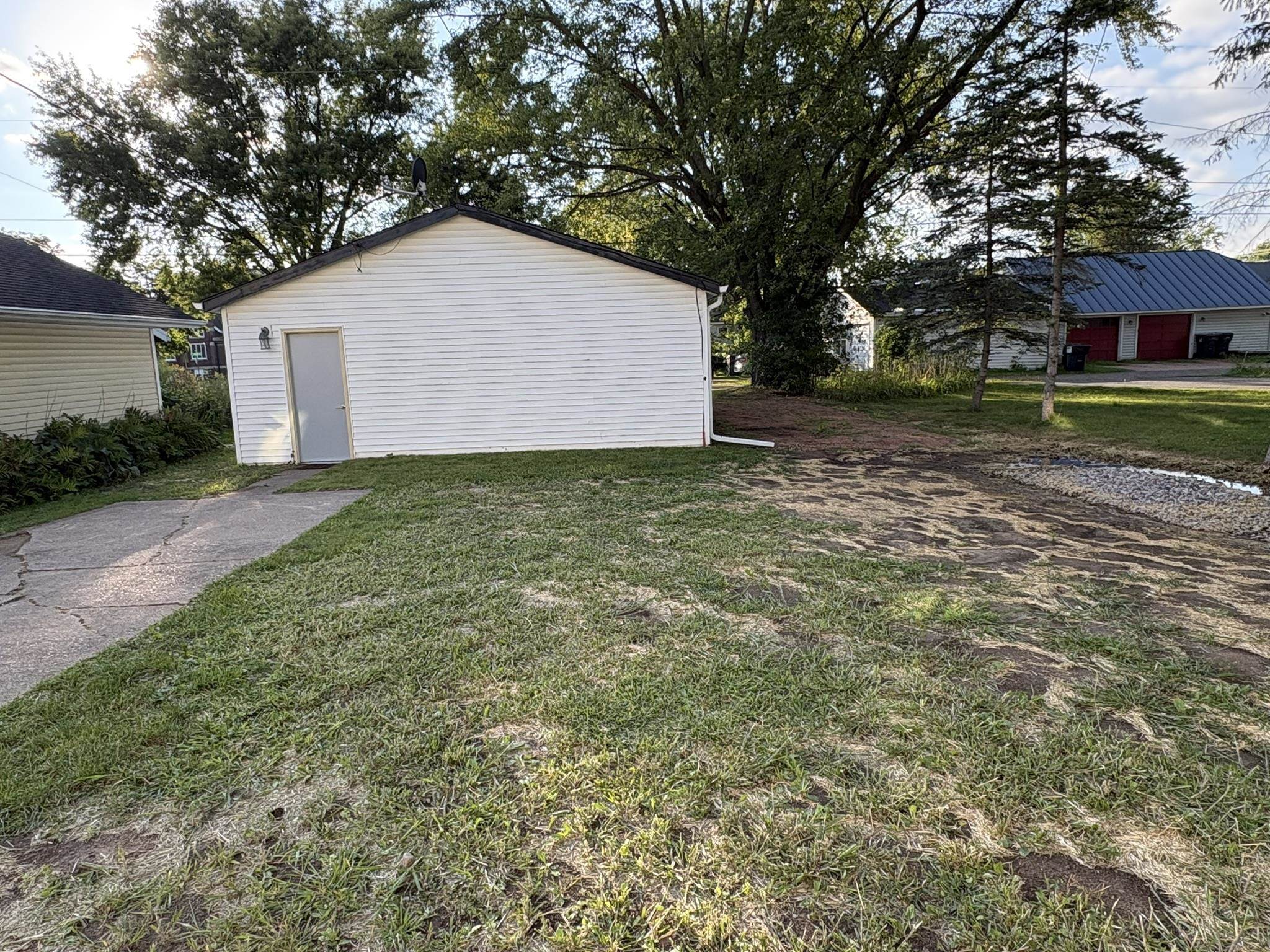 810 S Vine Avenue Property Photo 24