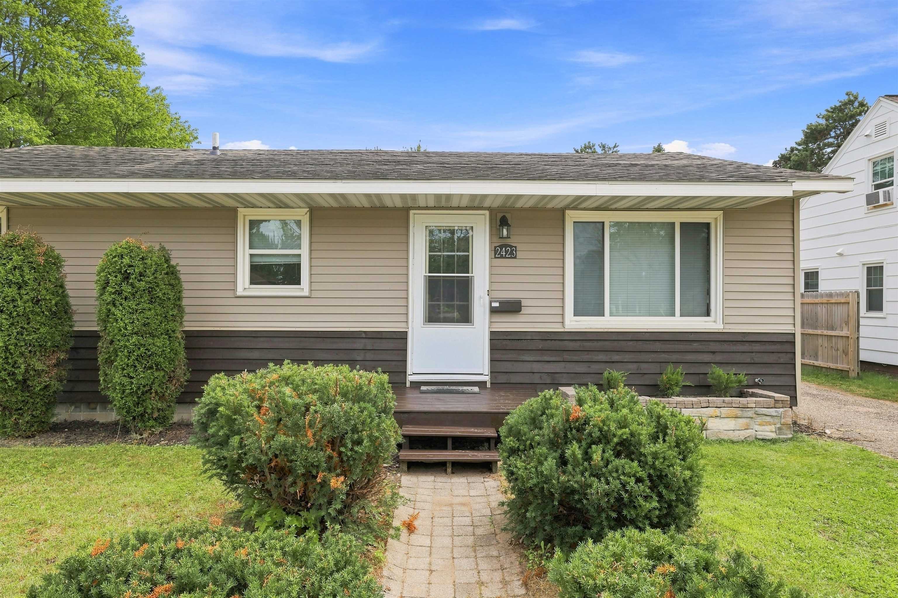 2423 Stanley Street Property Photo 4