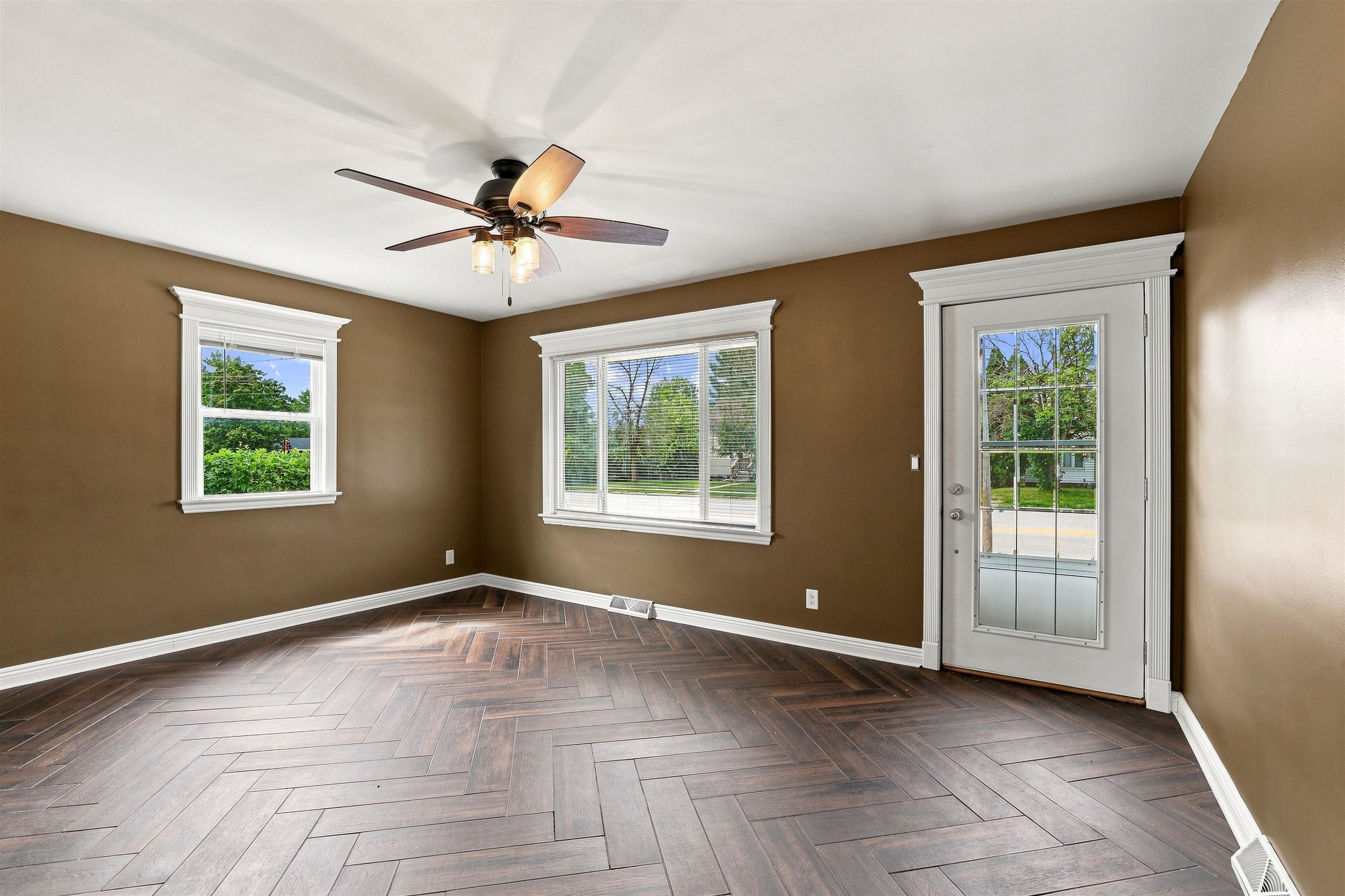 2423 Stanley Street Property Photo 5