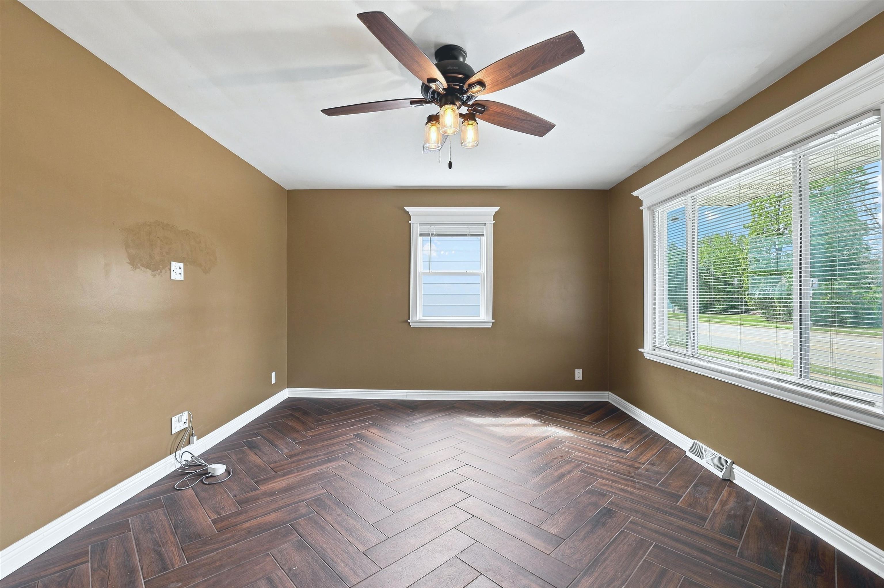 2423 Stanley Street Property Photo 6