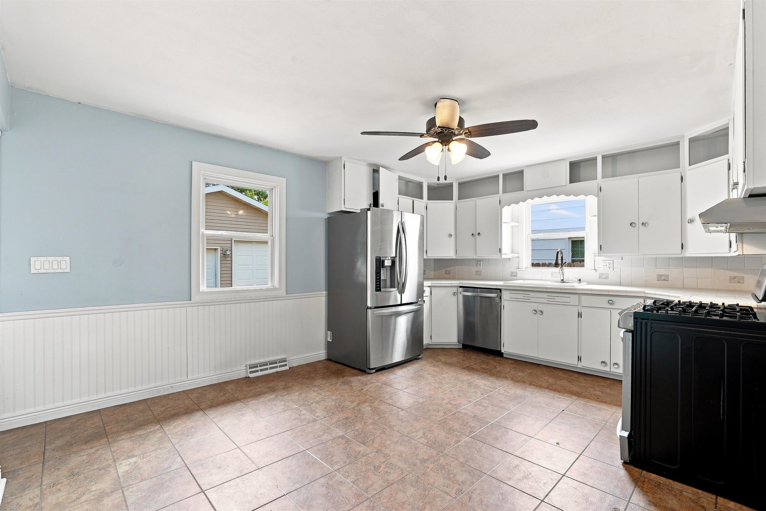 2423 Stanley Street Property Photo 10