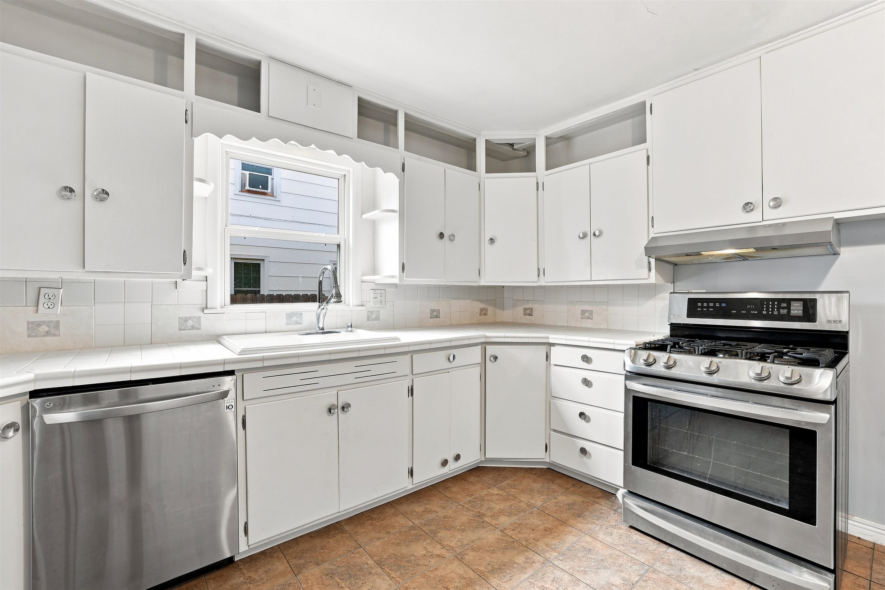 2423 Stanley Street Property Photo 12