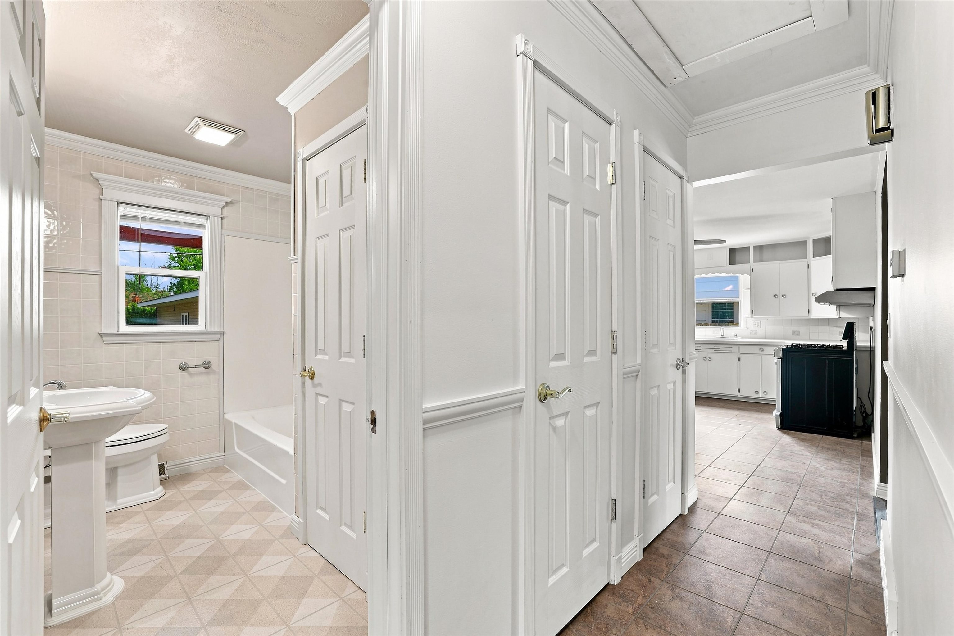 2423 Stanley Street Property Photo 15