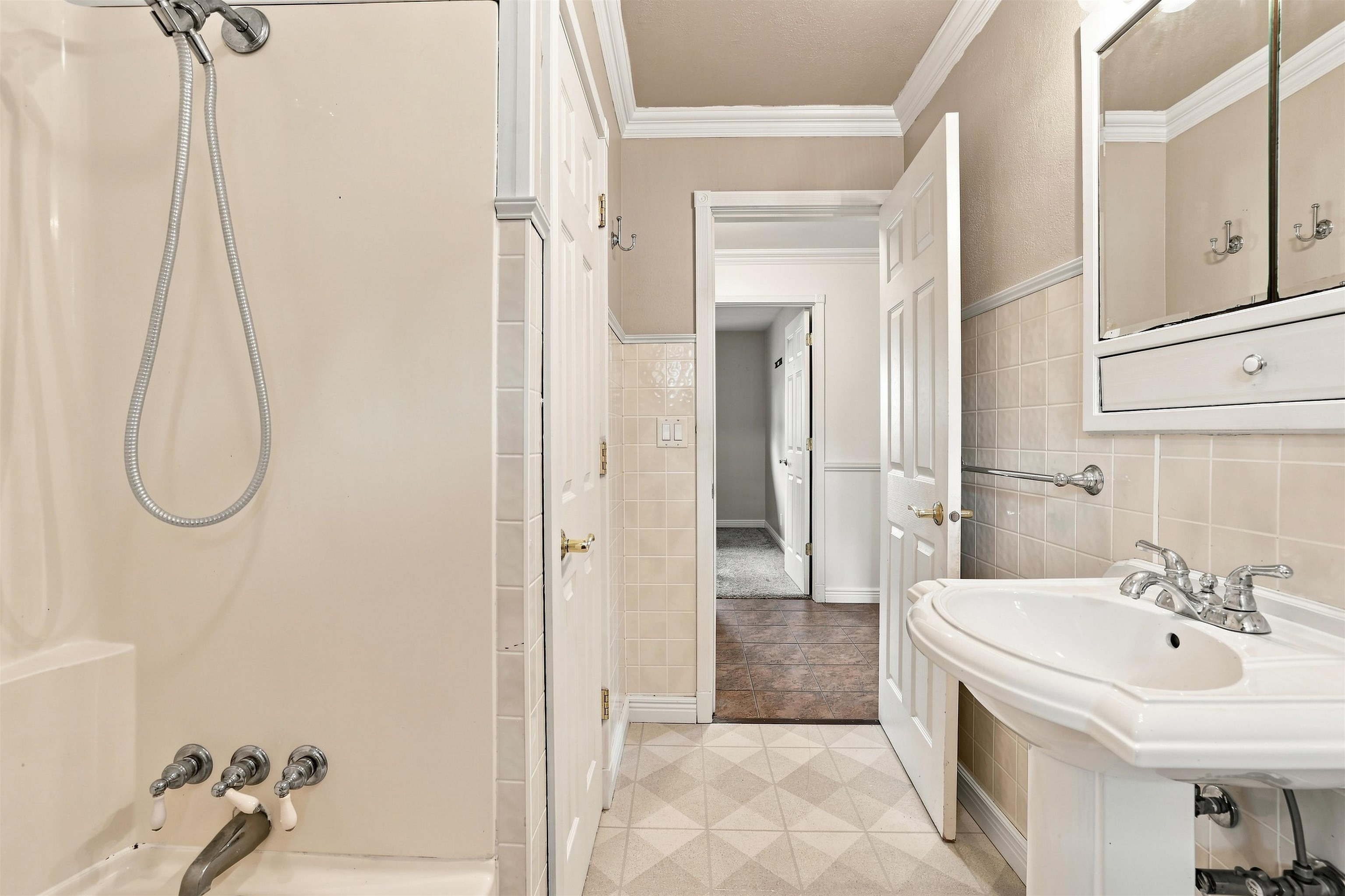 2423 Stanley Street Property Photo 17