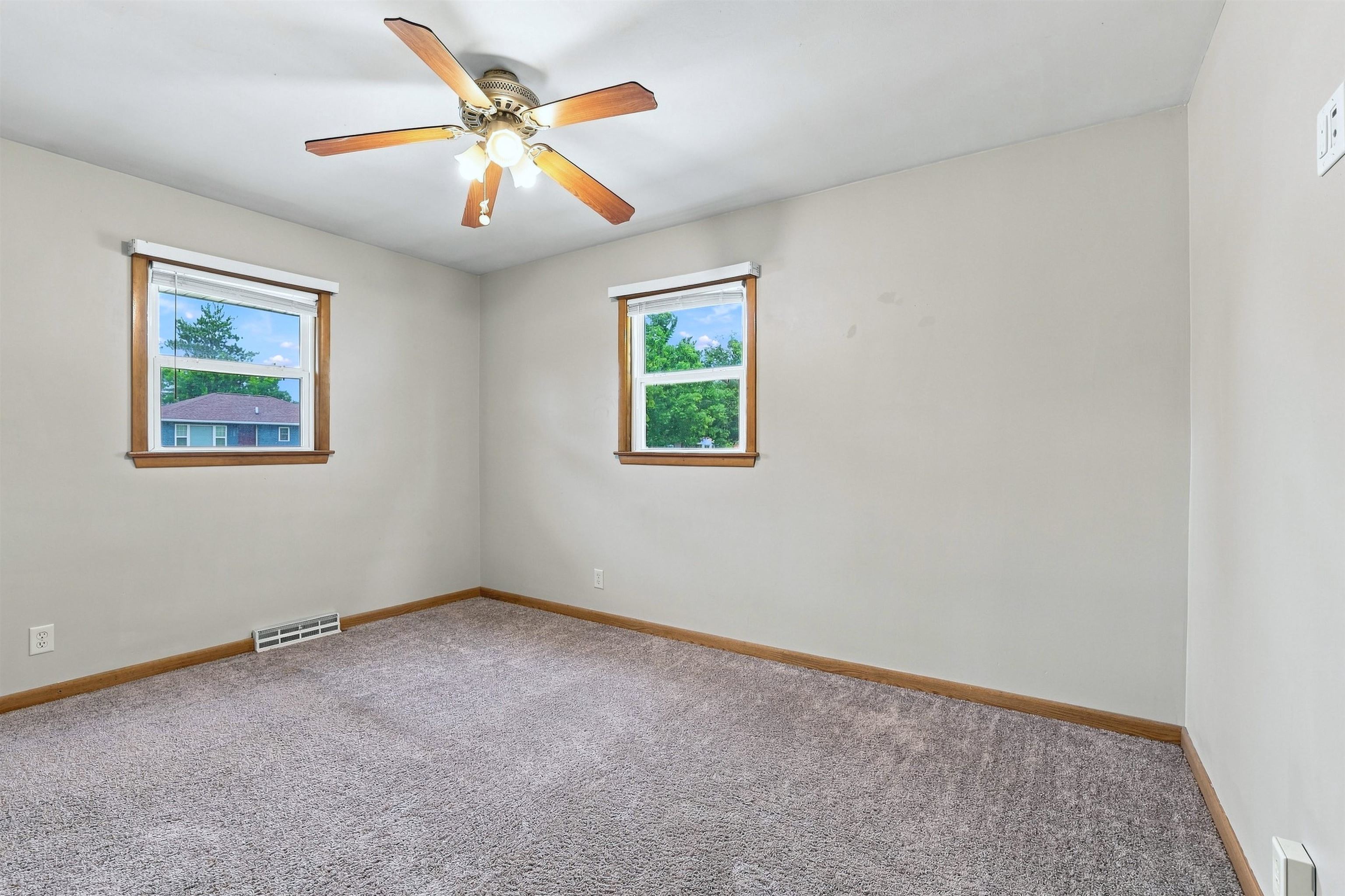 2423 Stanley Street Property Photo 21