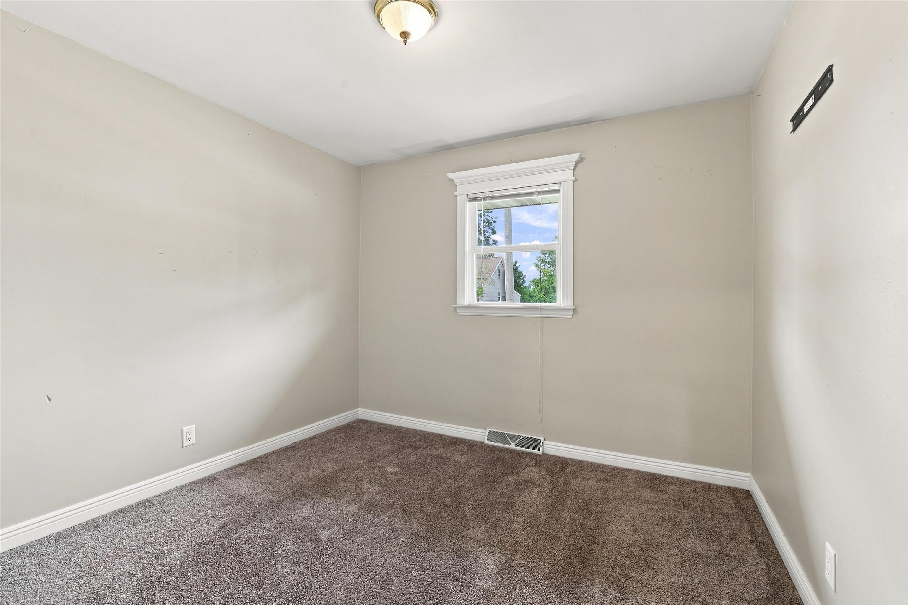 2423 Stanley Street Property Photo 24
