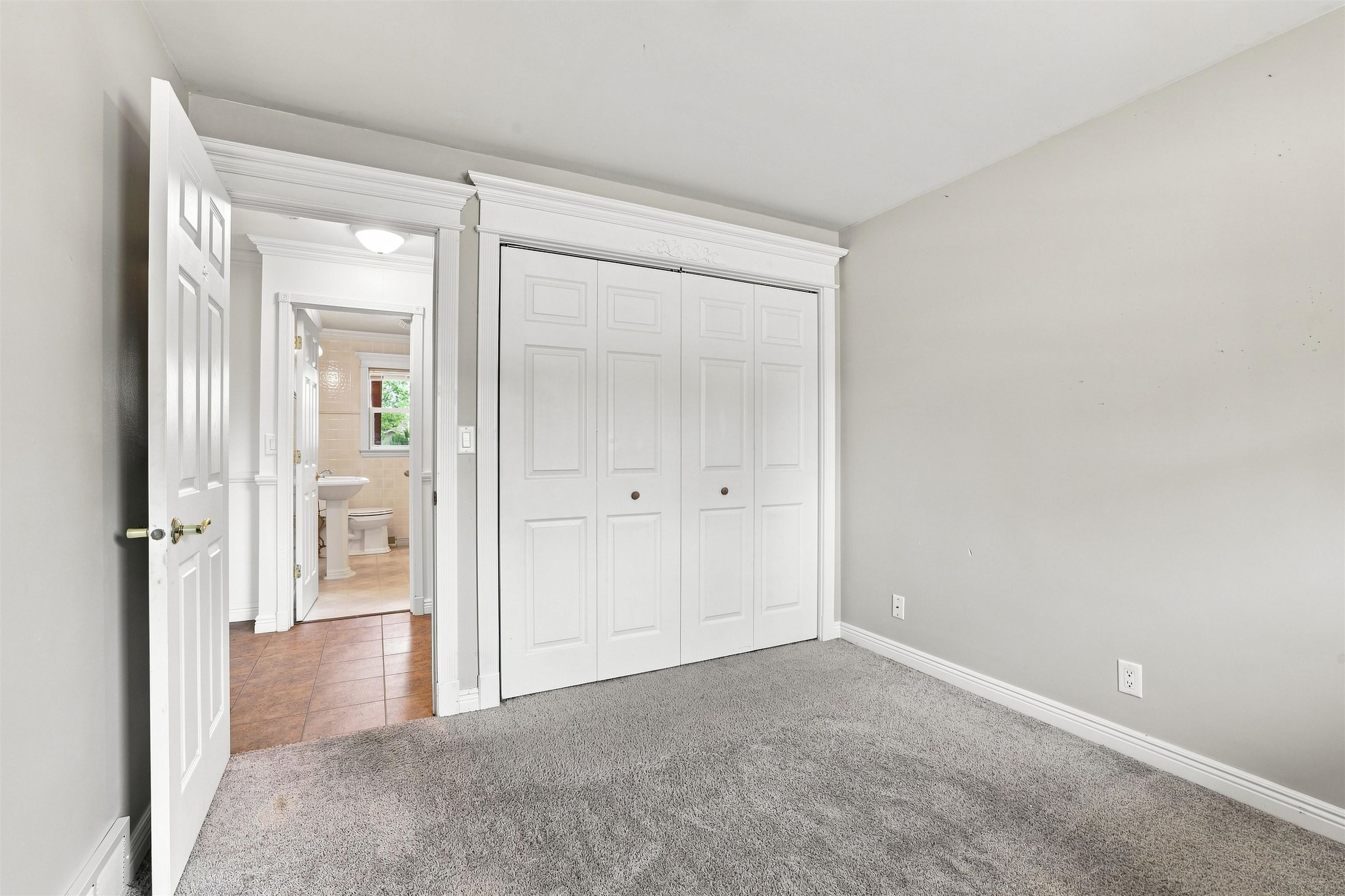 2423 Stanley Street Property Photo 25