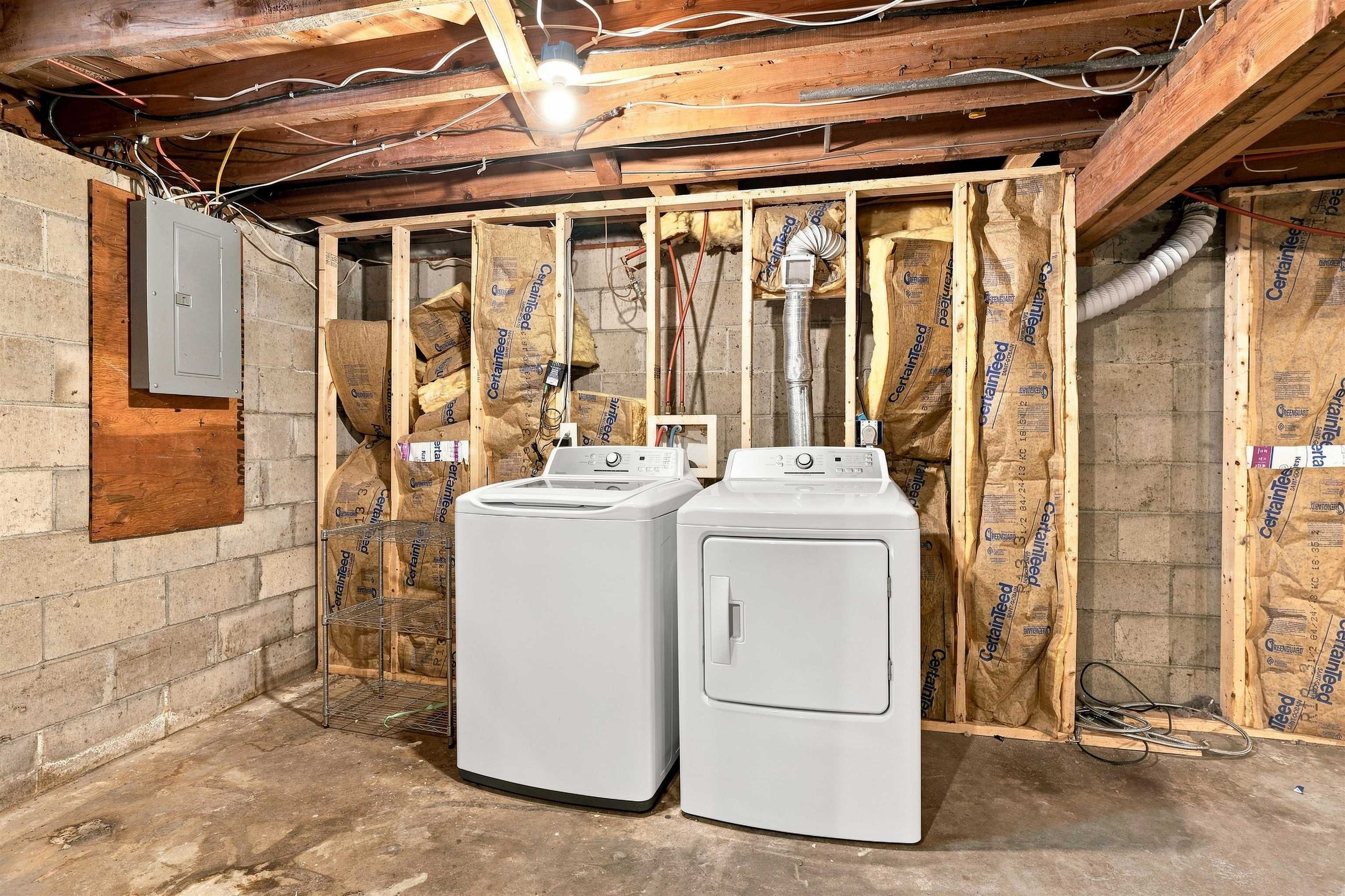 2423 Stanley Street Property Photo 26