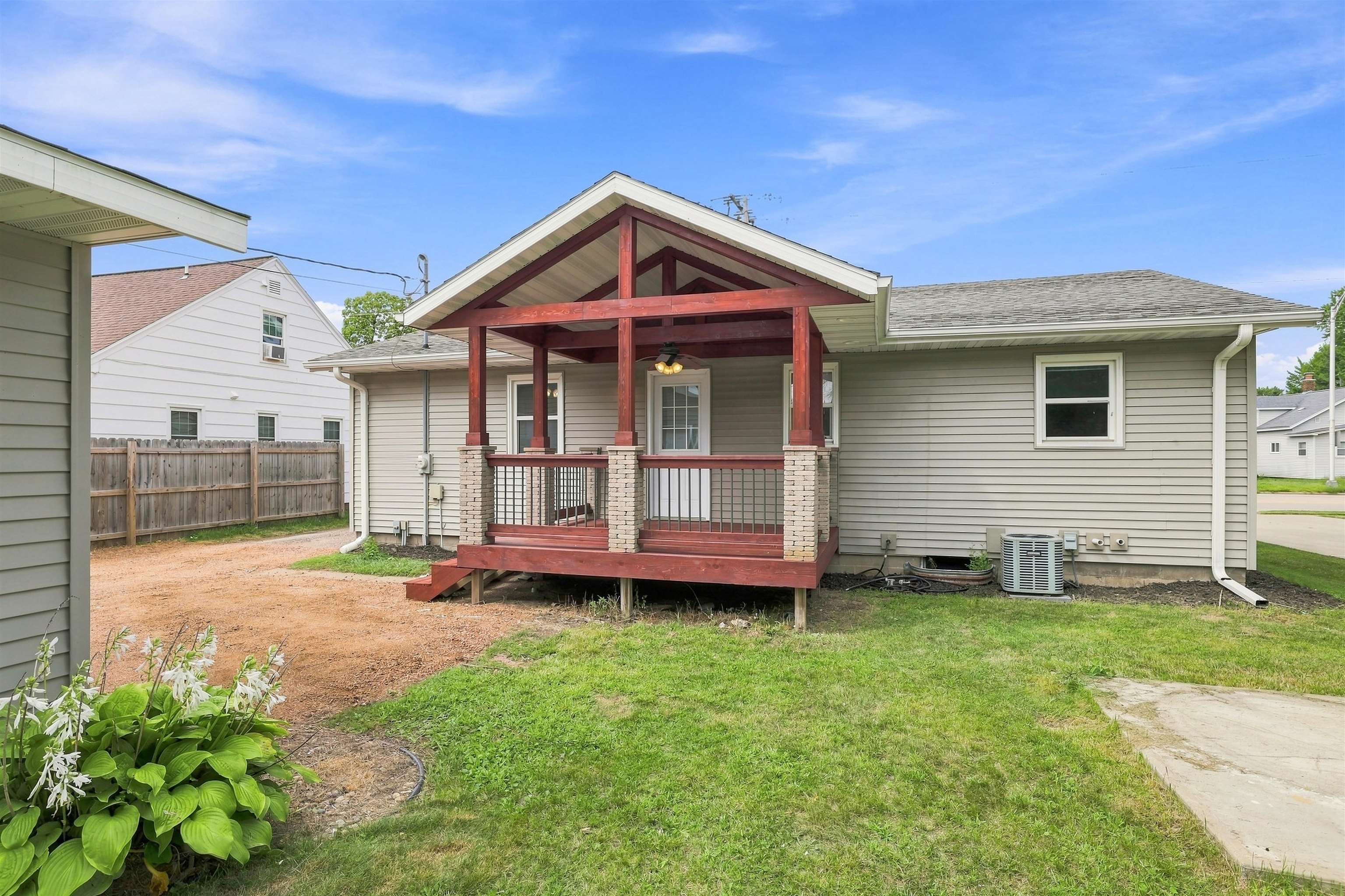 2423 Stanley Street Property Photo 32