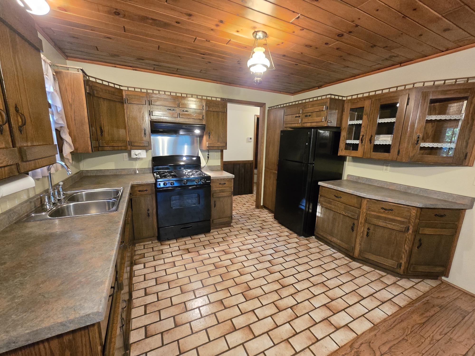 8531 Lake Road Property Photo 4