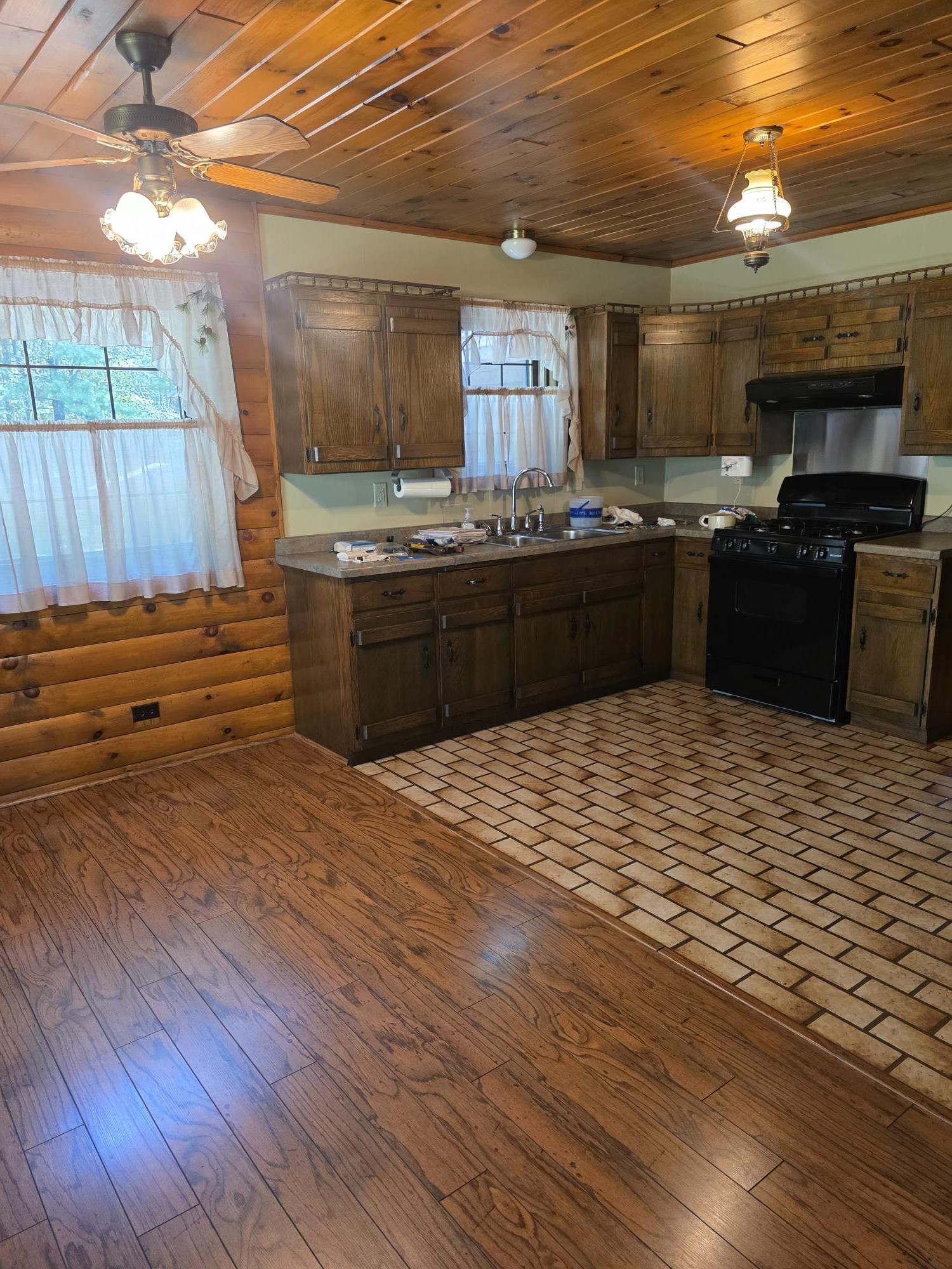 8531 Lake Road Property Photo 5