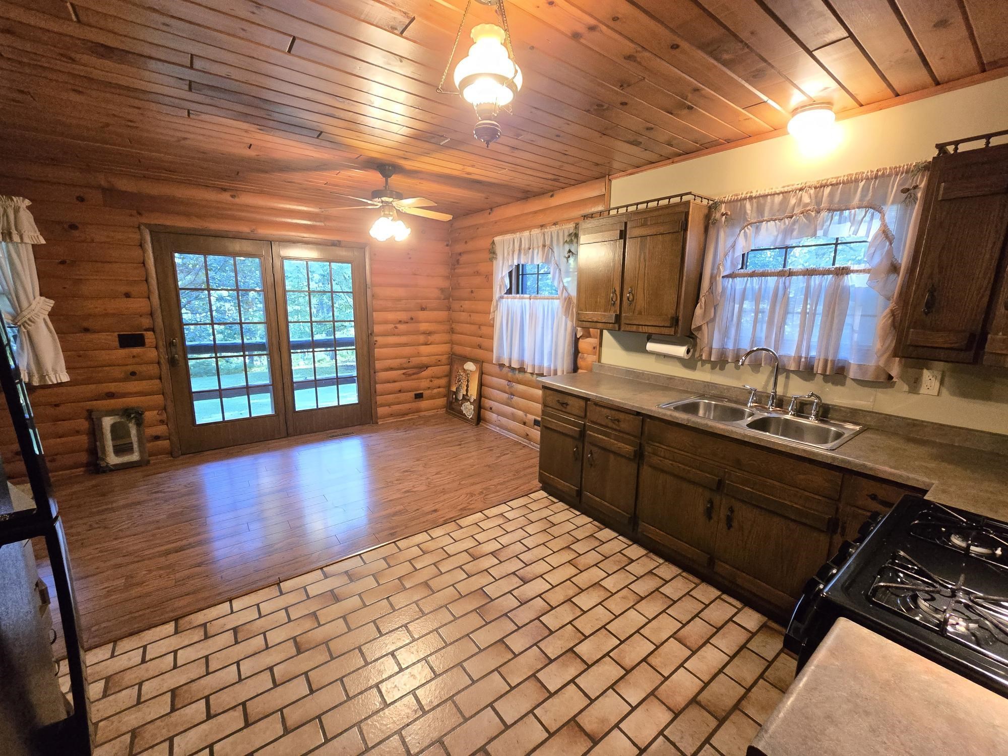 8531 Lake Road Property Photo 5