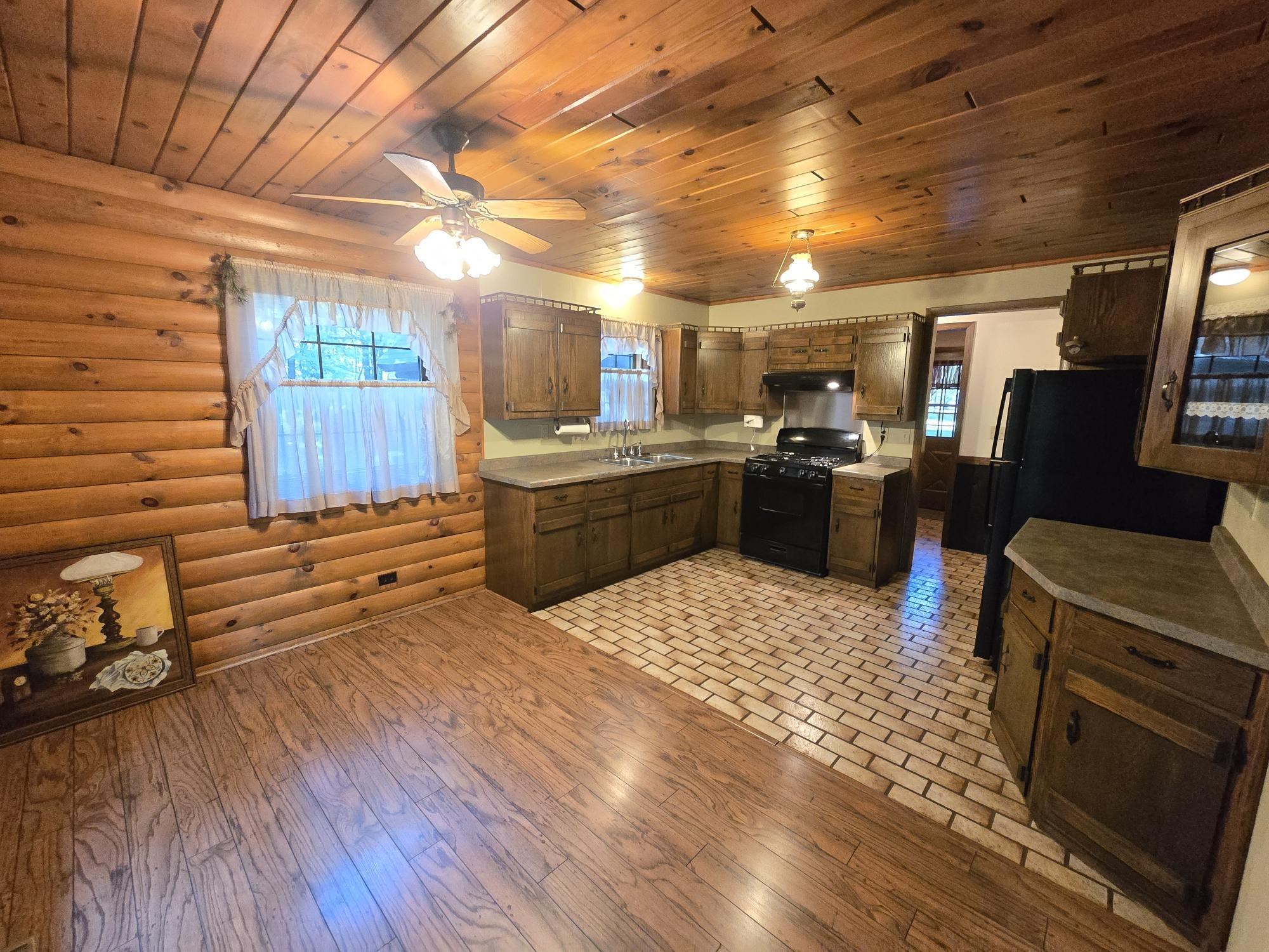 8531 Lake Road Property Photo 6