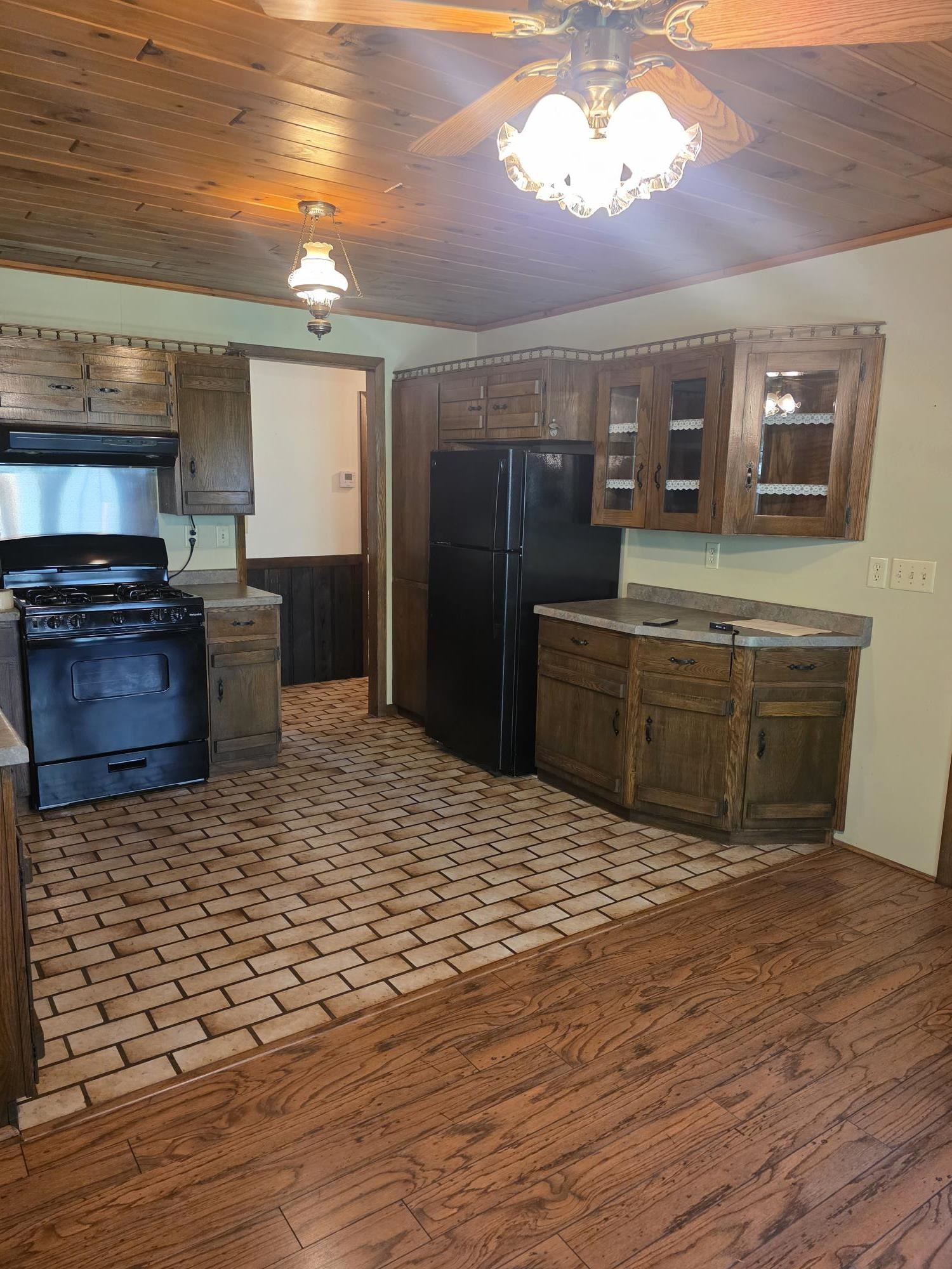 8531 Lake Road Property Photo 7