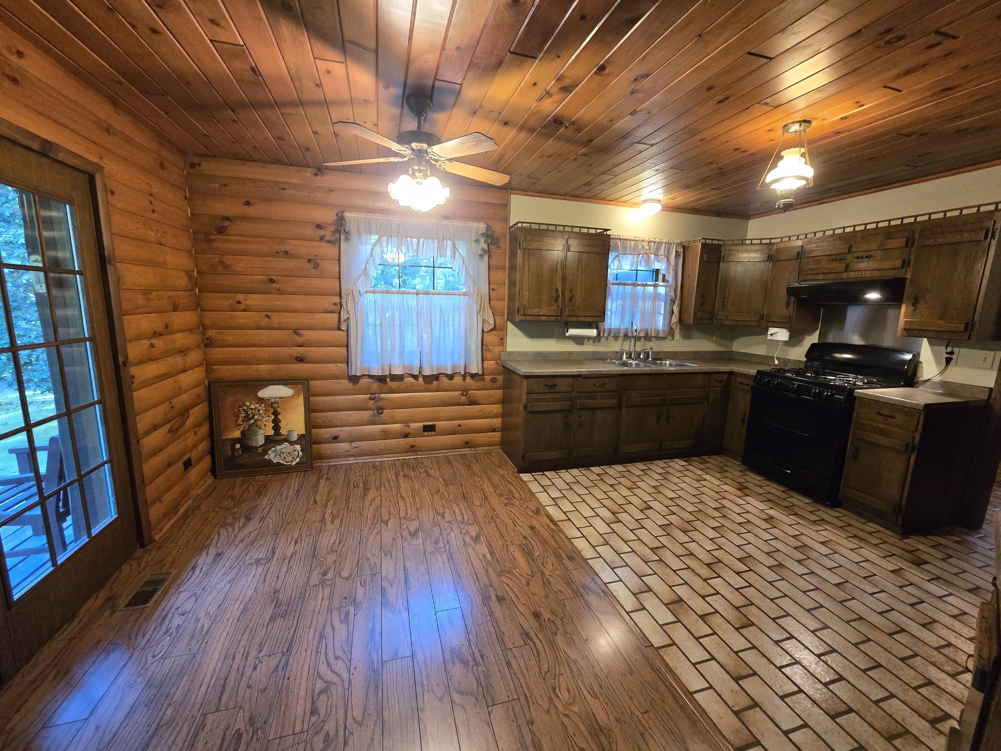 8531 Lake Road Property Photo 7