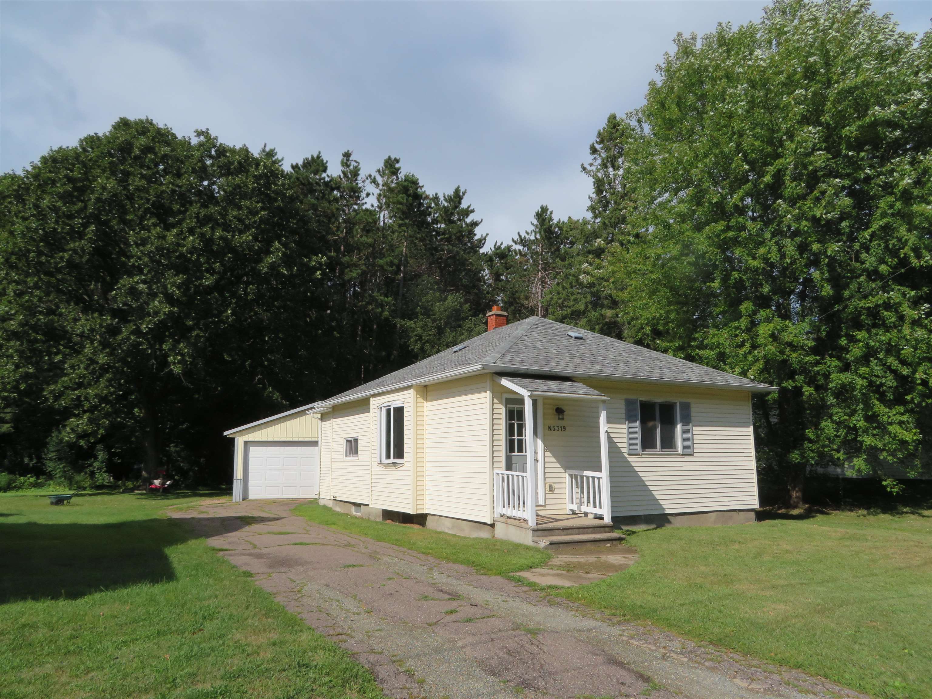N5319 State Highway 17 Property Photo 1
