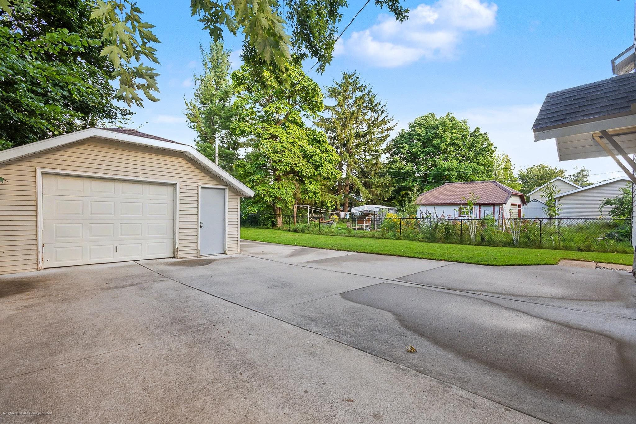 809 Illinois Avenue Property Photo 33