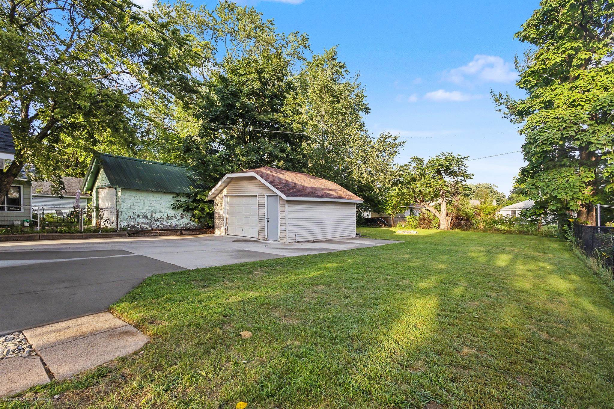 809 Illinois Avenue Property Photo 34