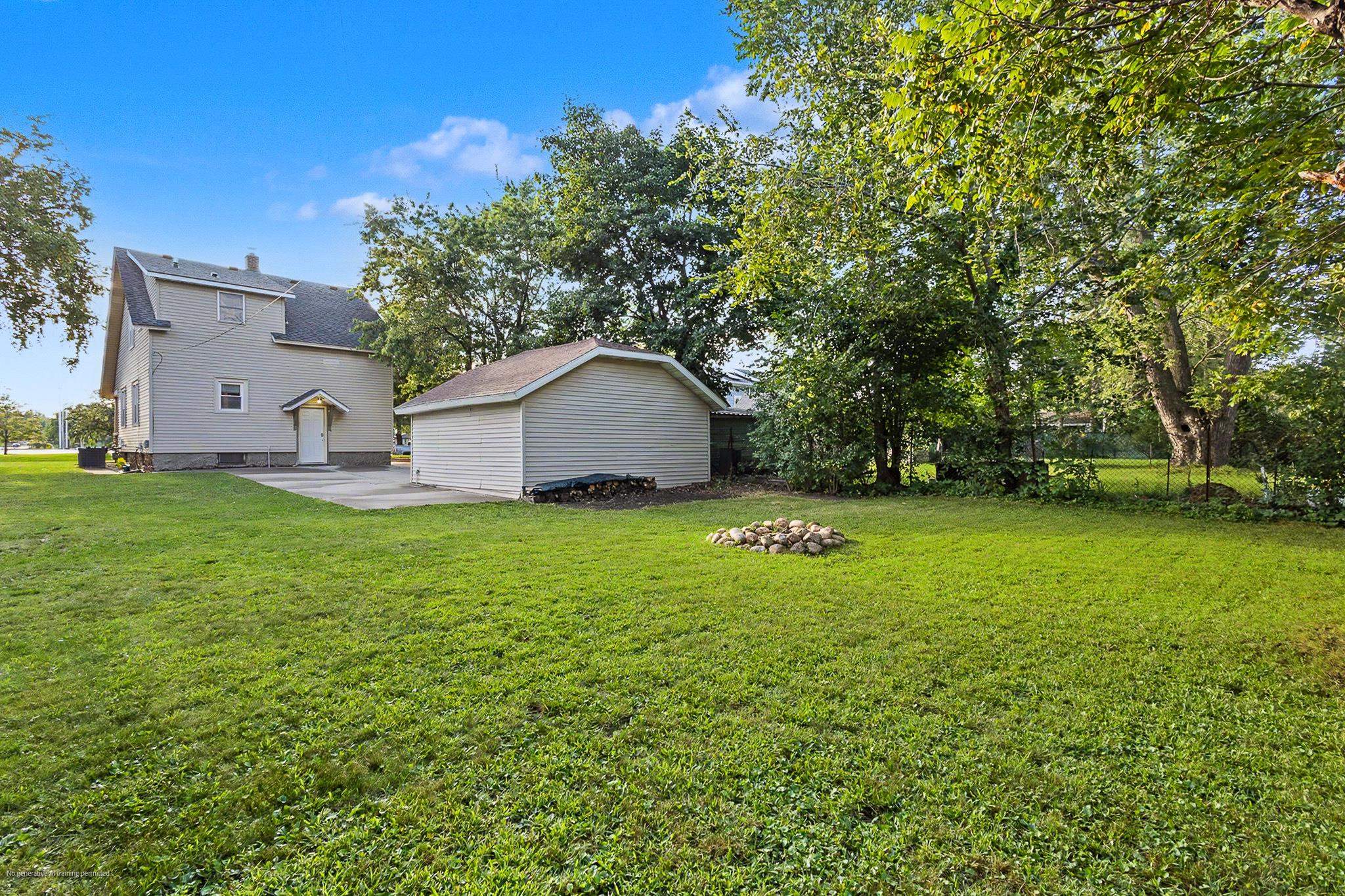 809 Illinois Avenue Property Photo 35