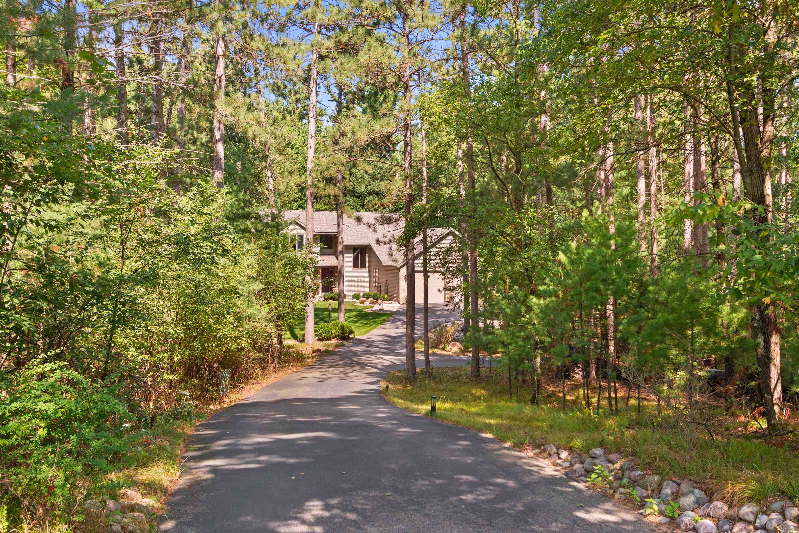 3811 North Valley Drive Property Photo 2