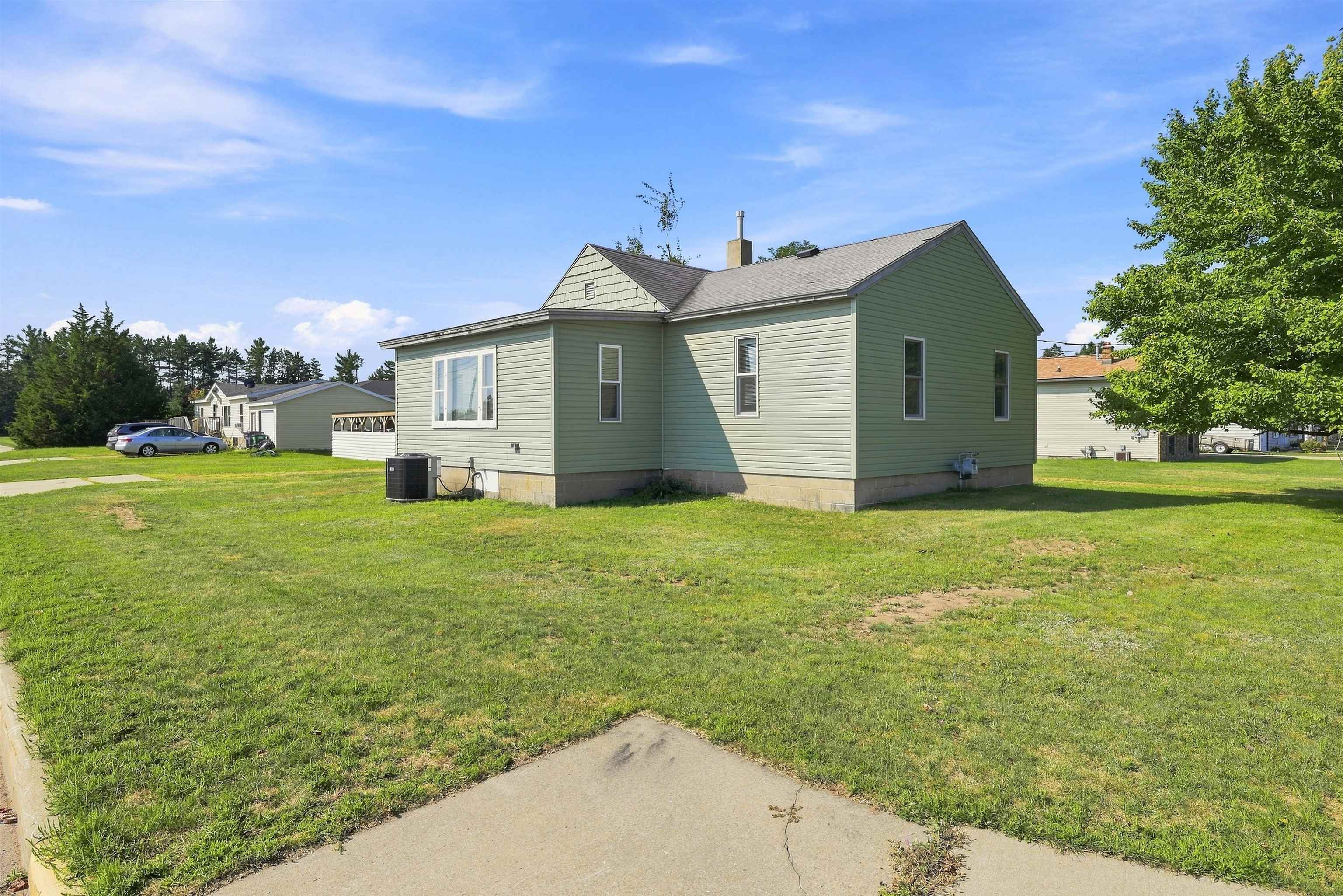 751 32nd Street North Property Photo 5