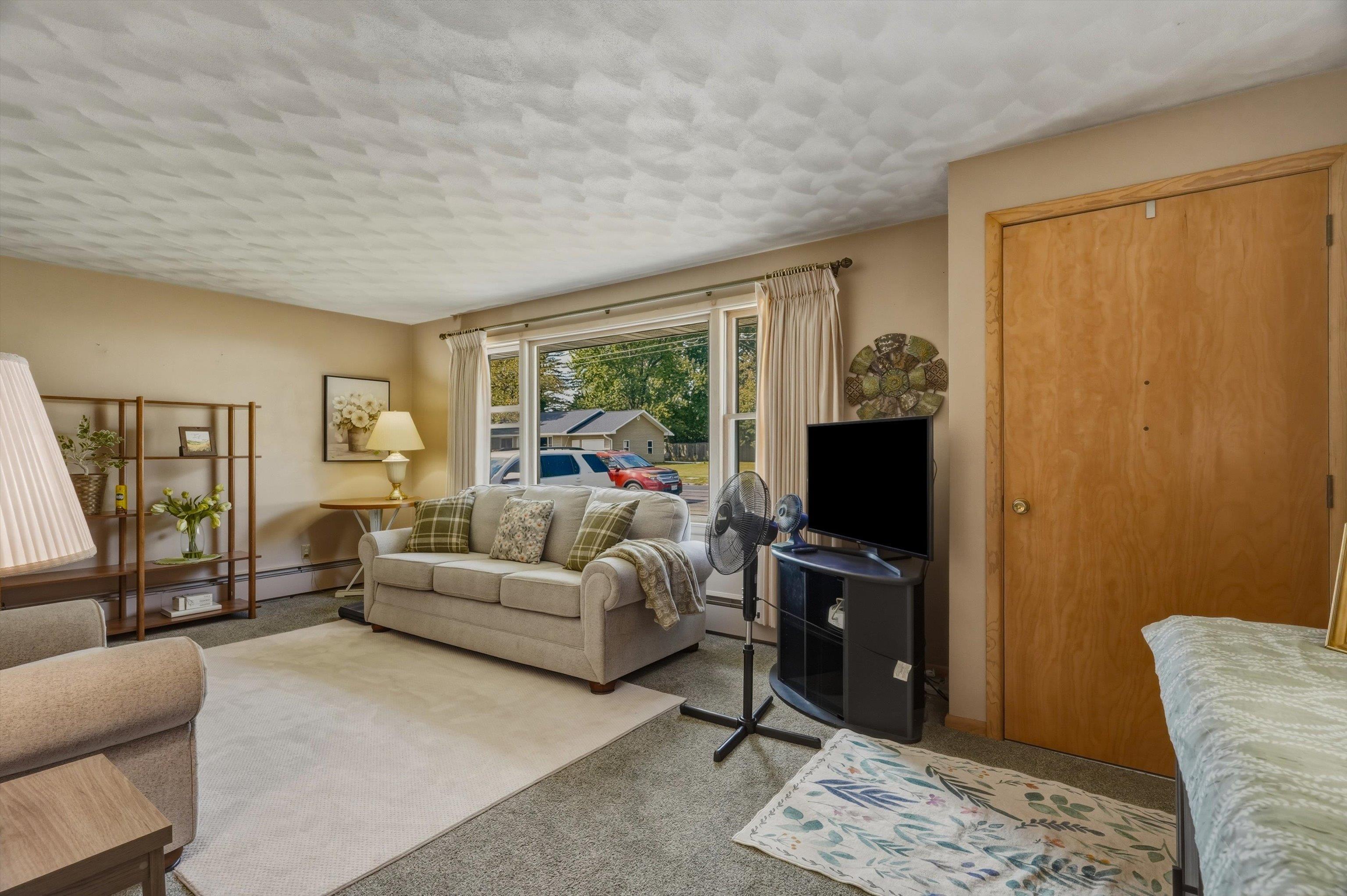 1308 E 17th Street Property Photo 4