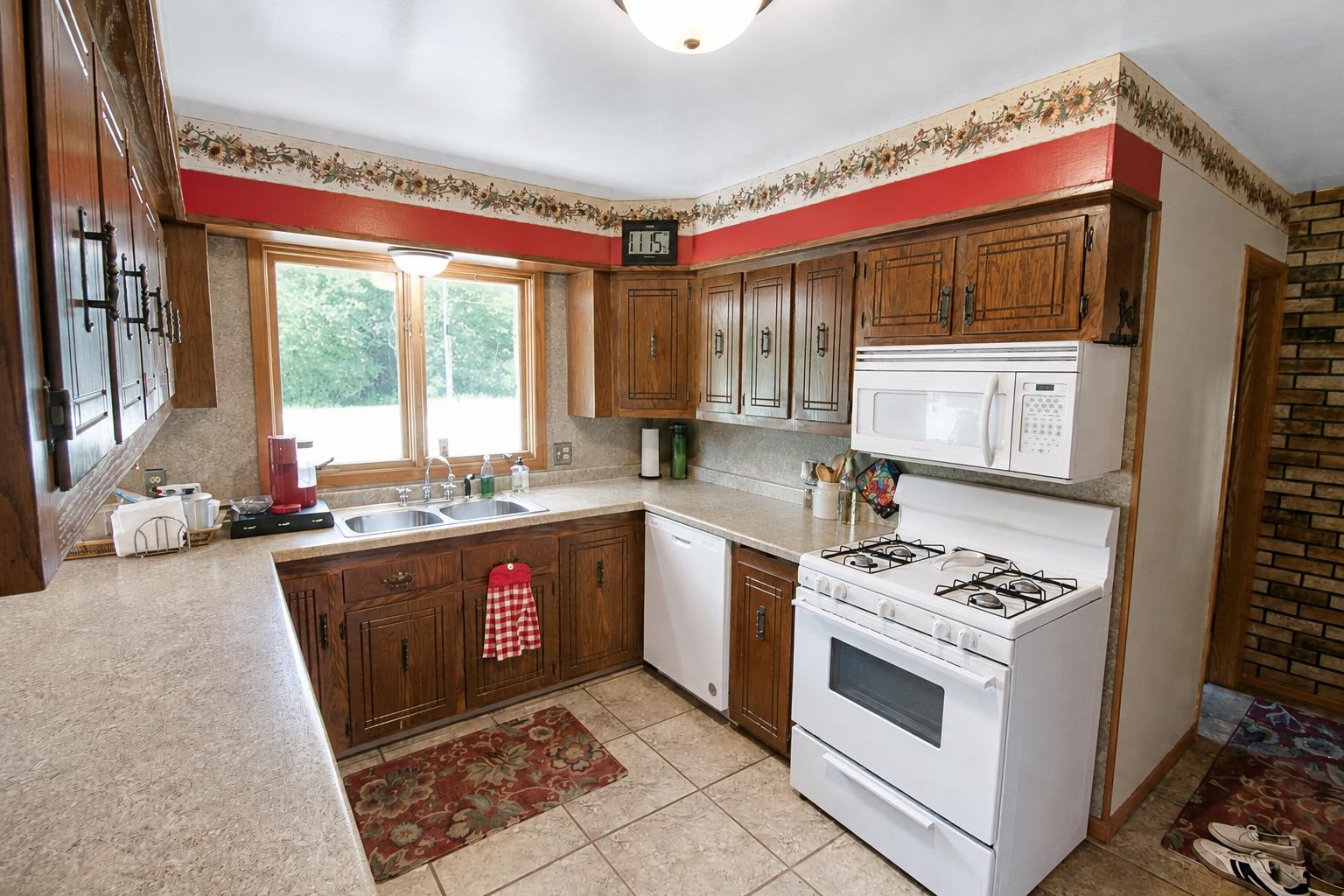 W5866 Jolly Avenue Property Photo 6