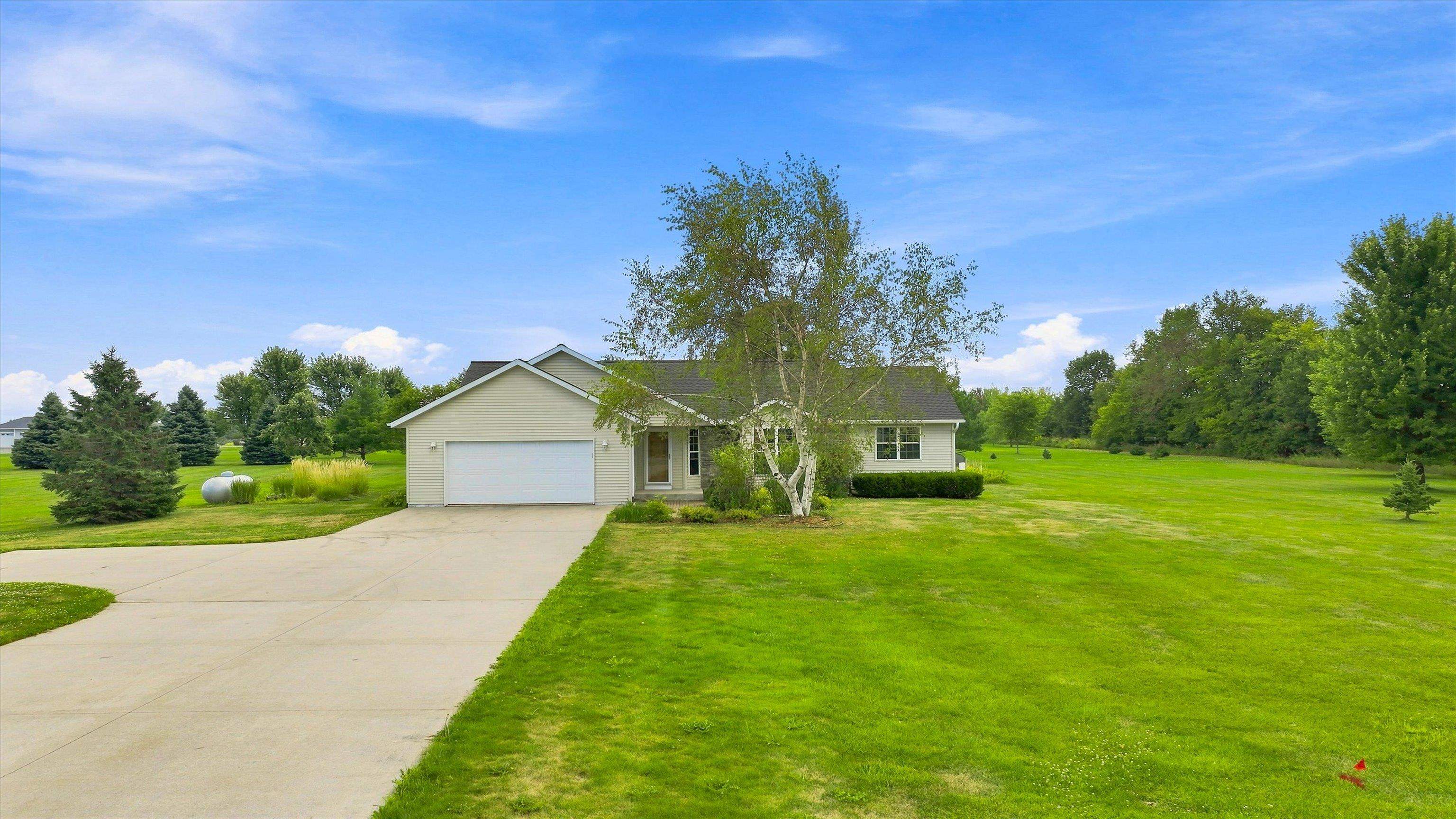10585 County Road Y Property Photo 1