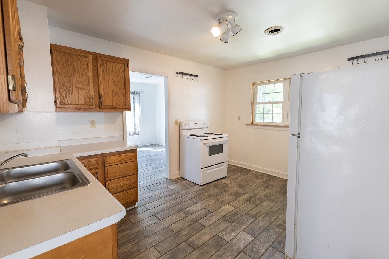 802 Augusta Avenue Property Photo 4