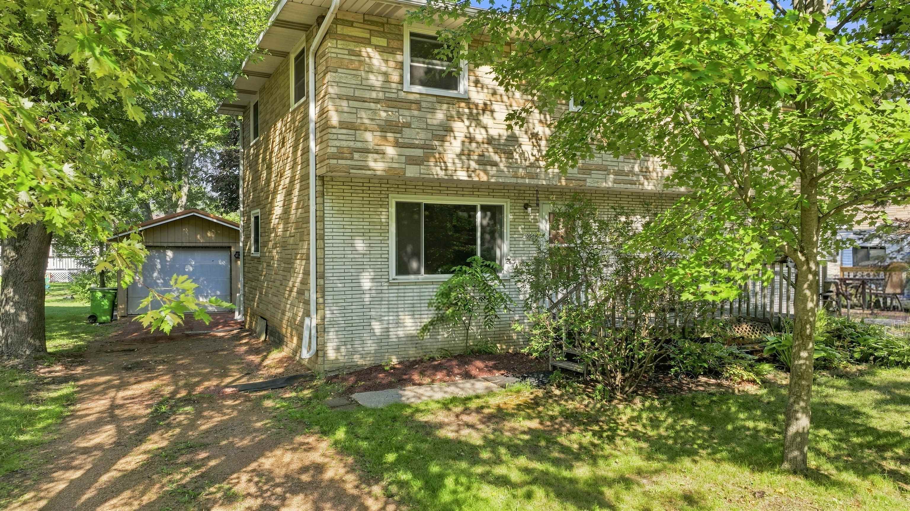 10549 - 10557 North Road Property Photo 2