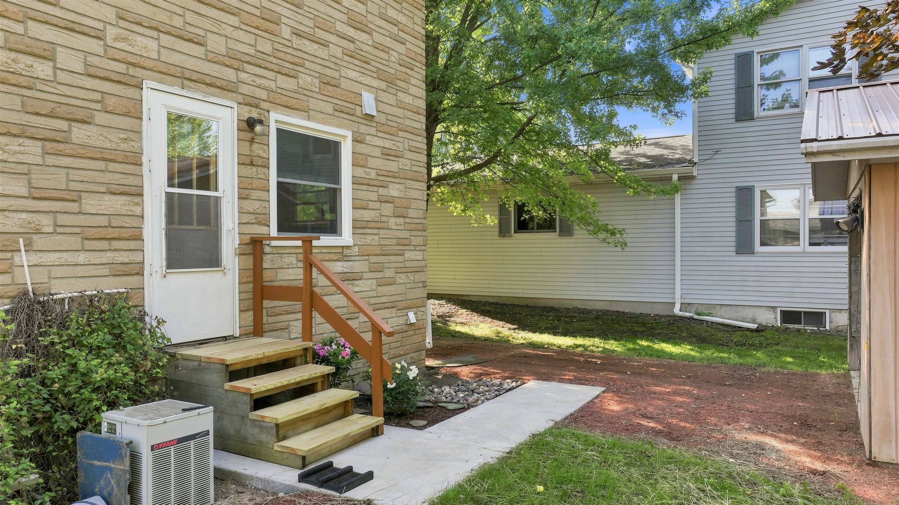 10549 - 10557 North Road Property Photo 4