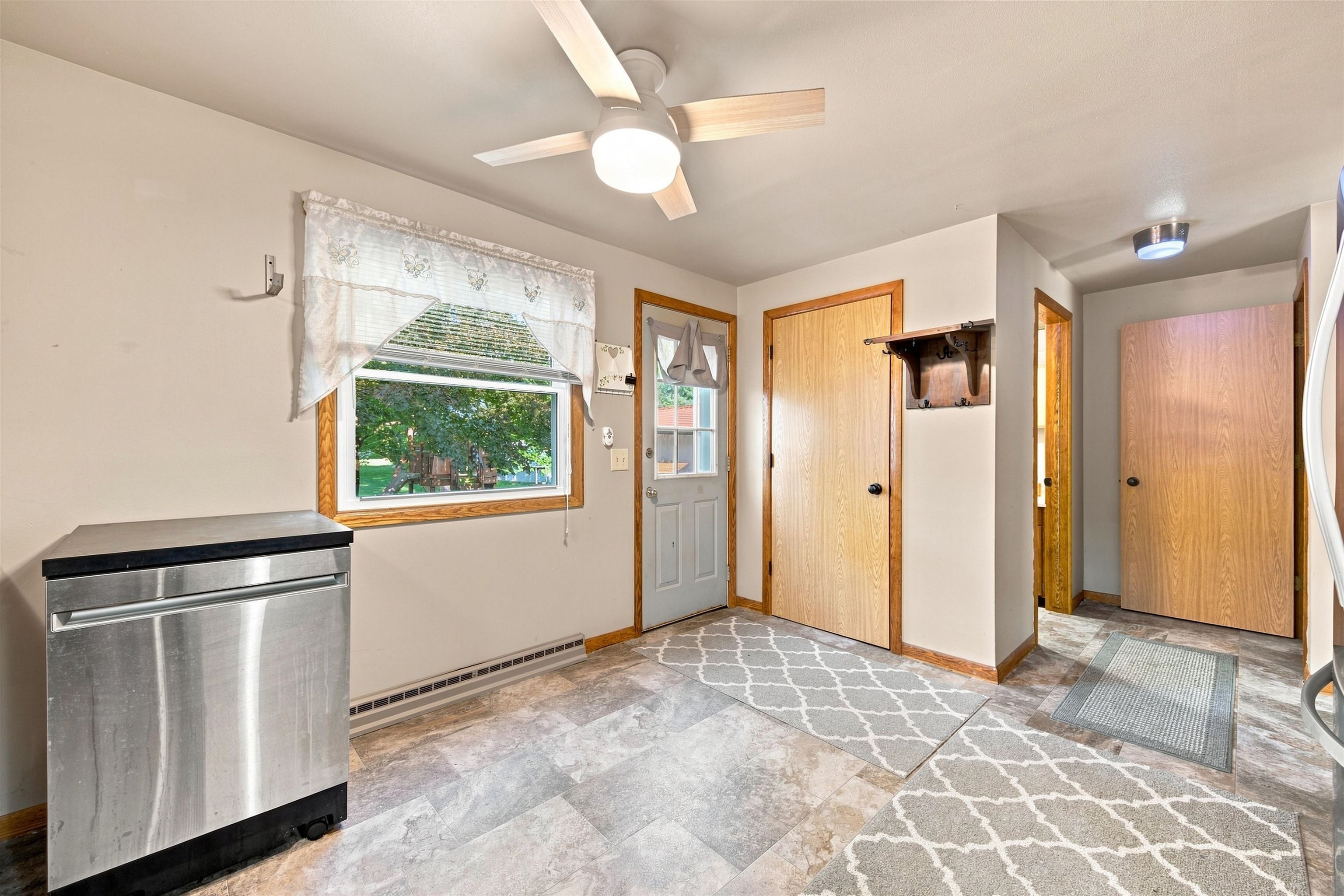 10549 - 10557 North Road Property Photo 5