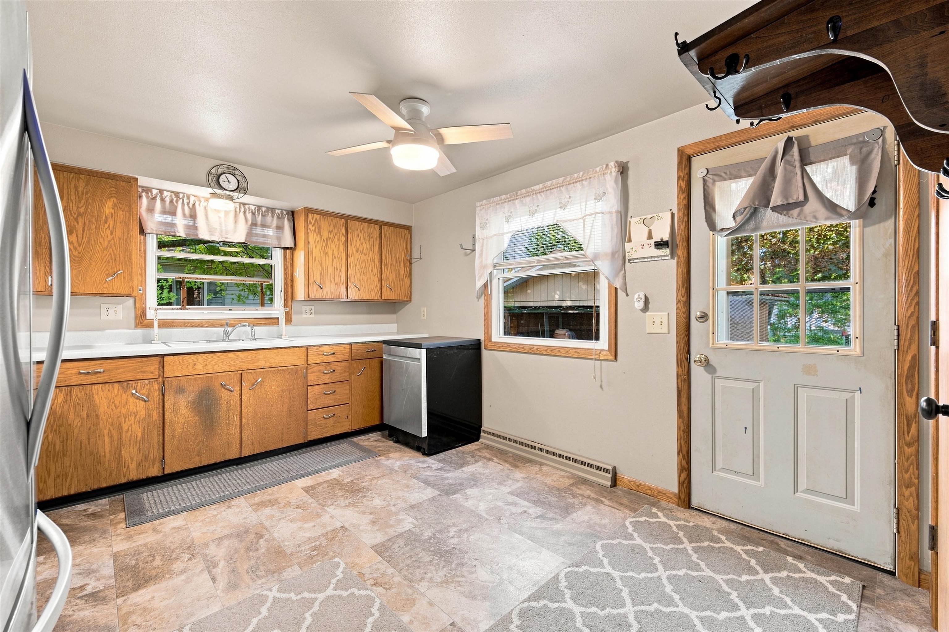 10549 - 10557 North Road Property Photo 7