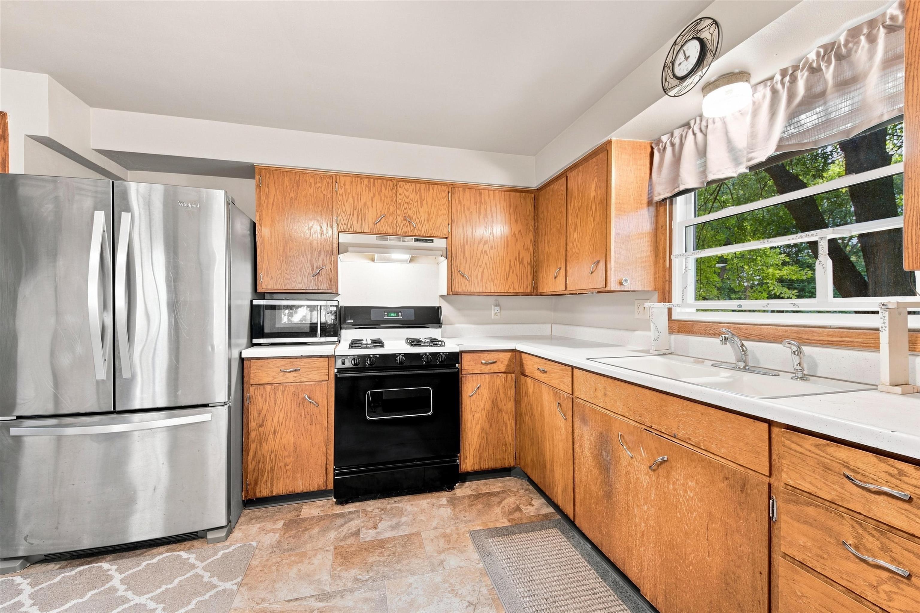 10549 - 10557 North Road Property Photo 8