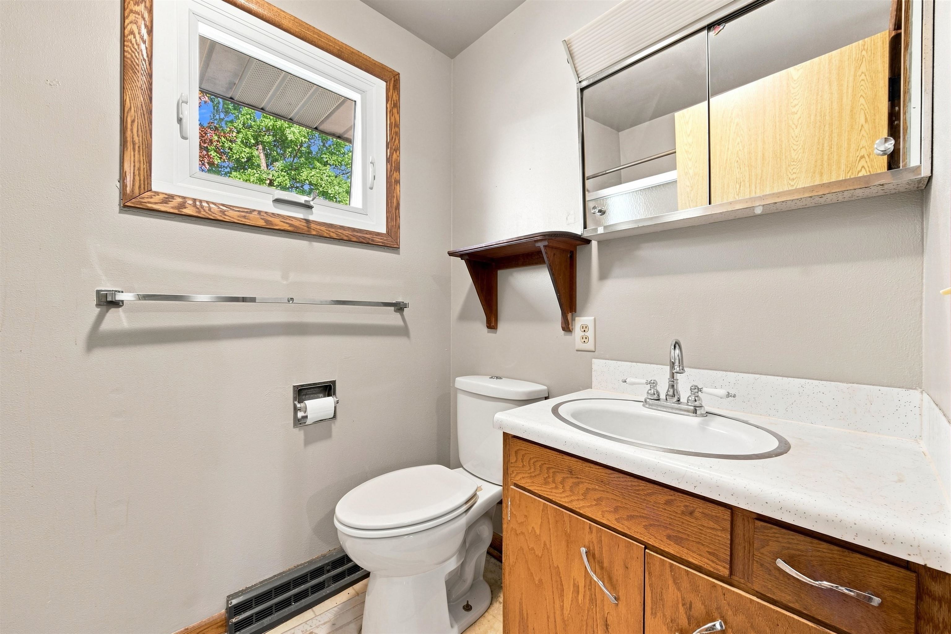10549 - 10557 North Road Property Photo 9