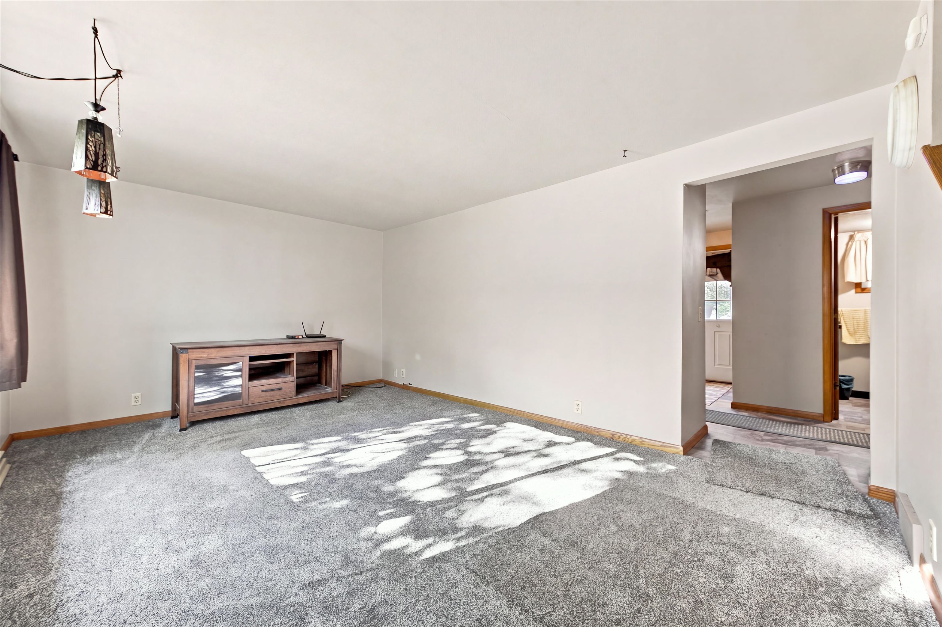 10549 - 10557 North Road Property Photo 11
