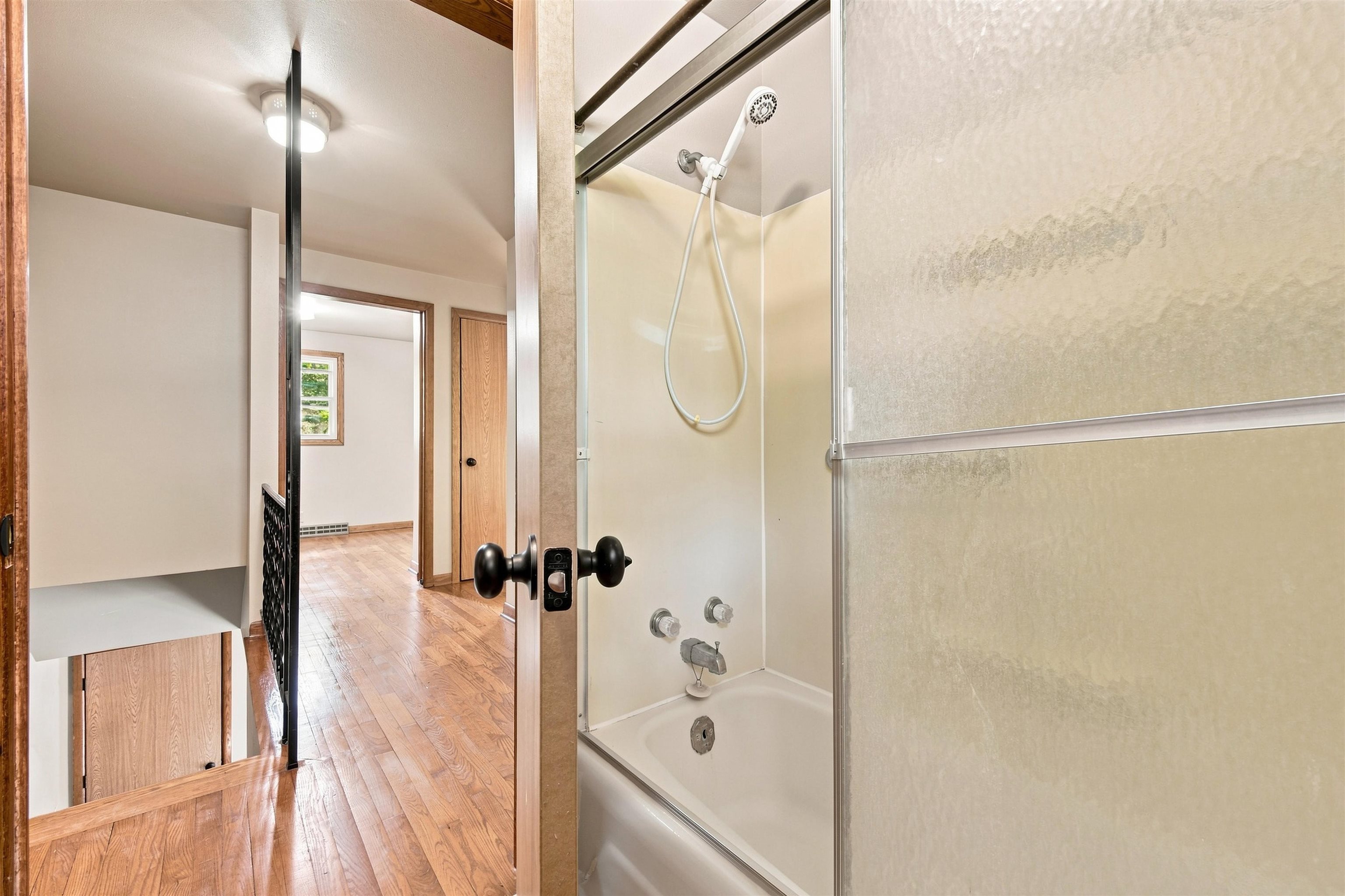10549 - 10557 North Road Property Photo 15