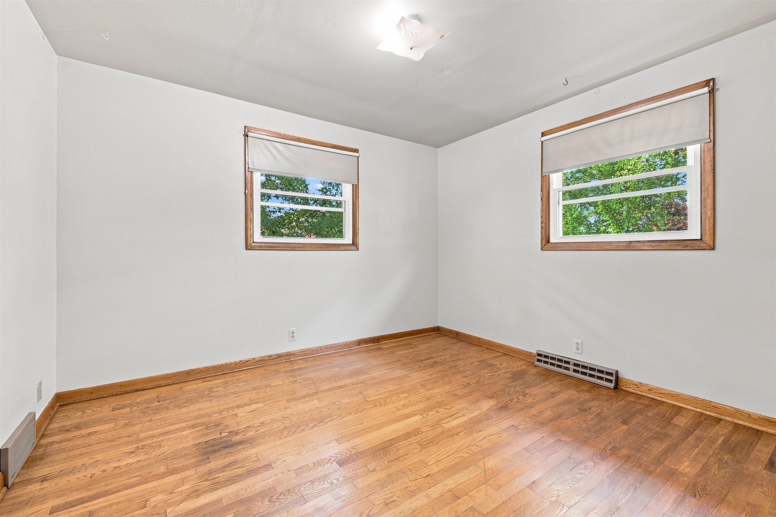 10549 - 10557 North Road Property Photo 16