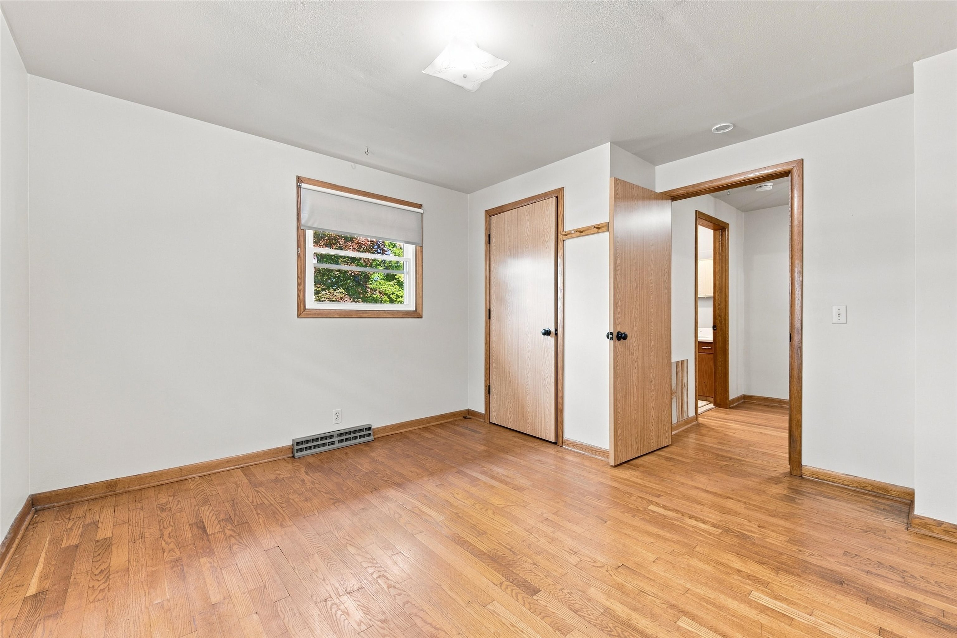 10549 - 10557 North Road Property Photo 17